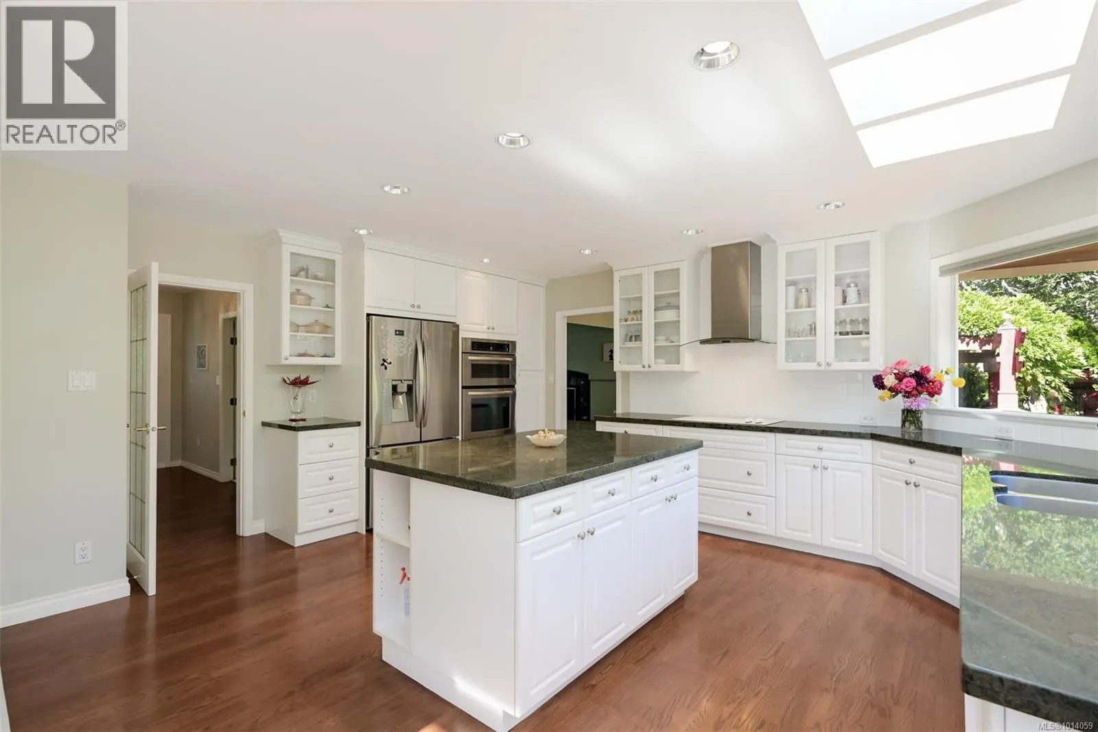 2886 Tudor Ave