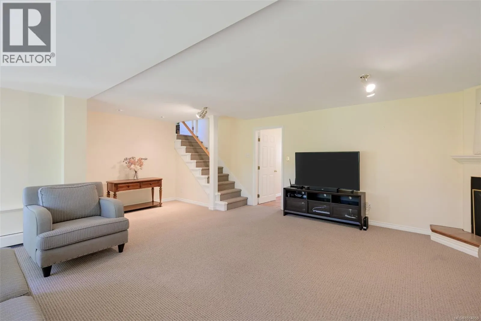2886 Tudor Ave