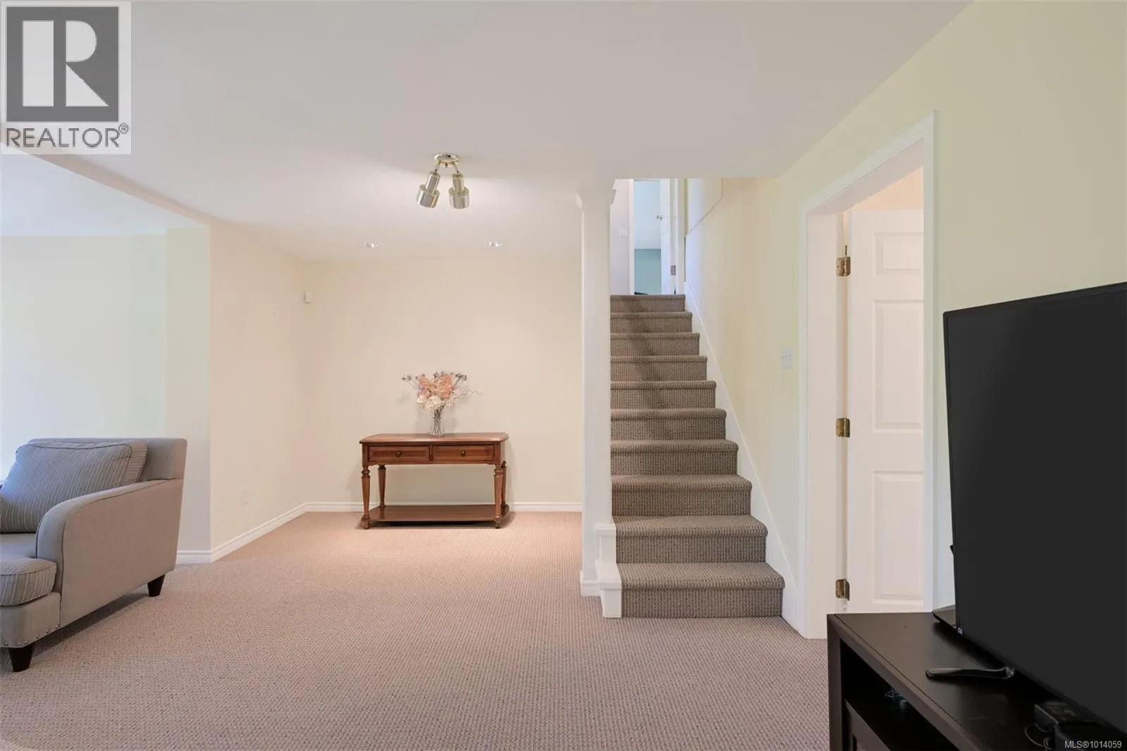 2886 Tudor Ave