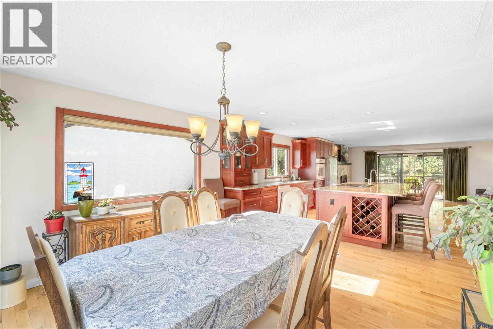 2815 Cosgrove Cres