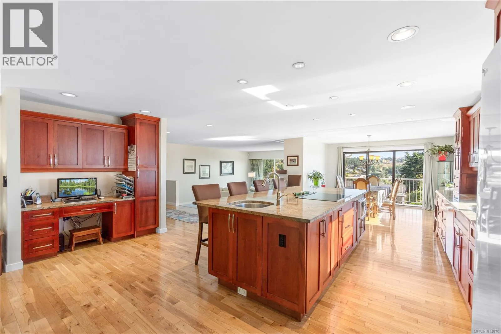 2815 Cosgrove Cres
