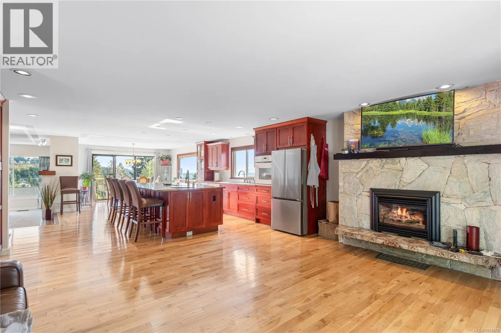 2815 Cosgrove Cres