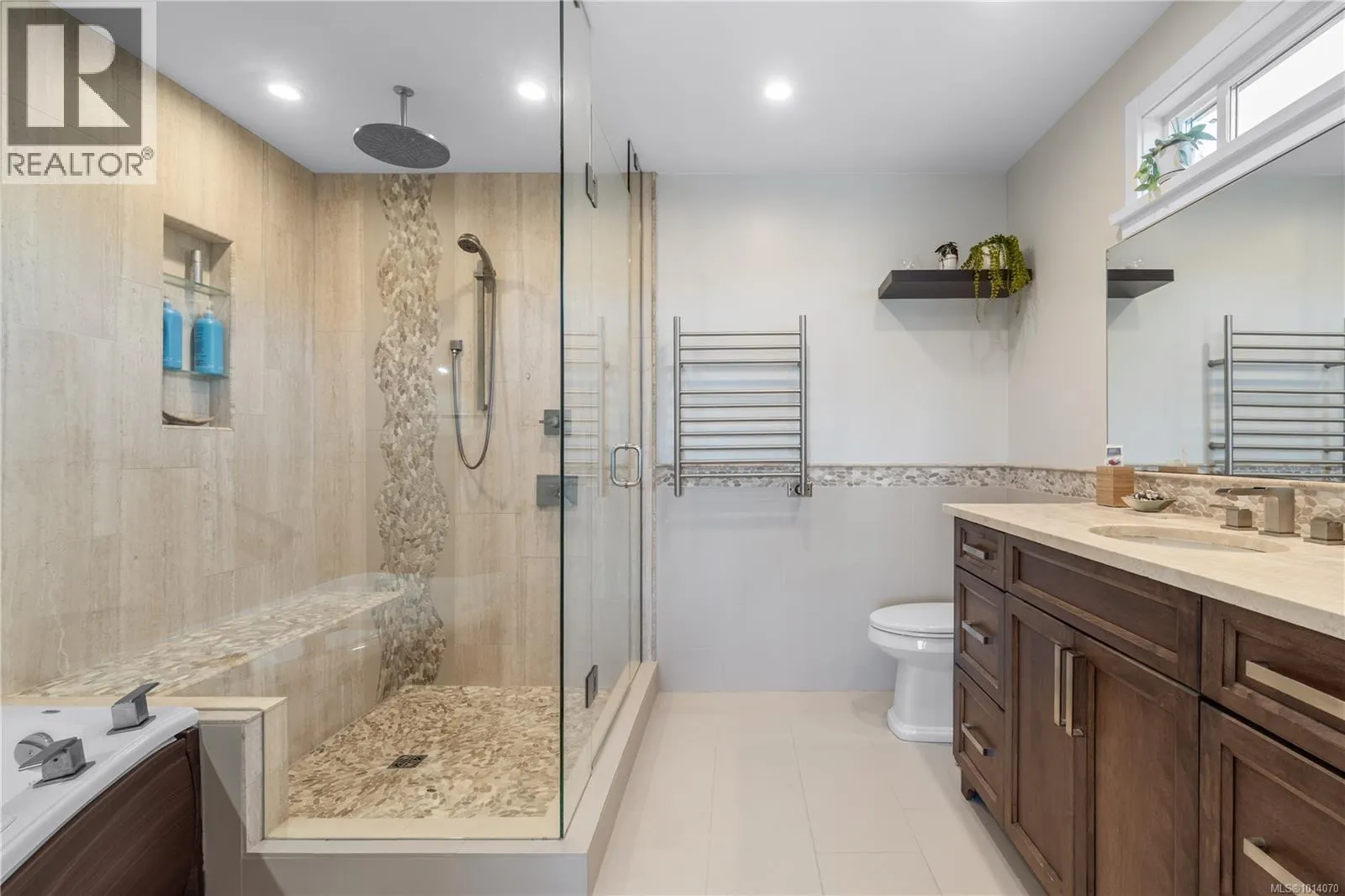 2815 Cosgrove Cres