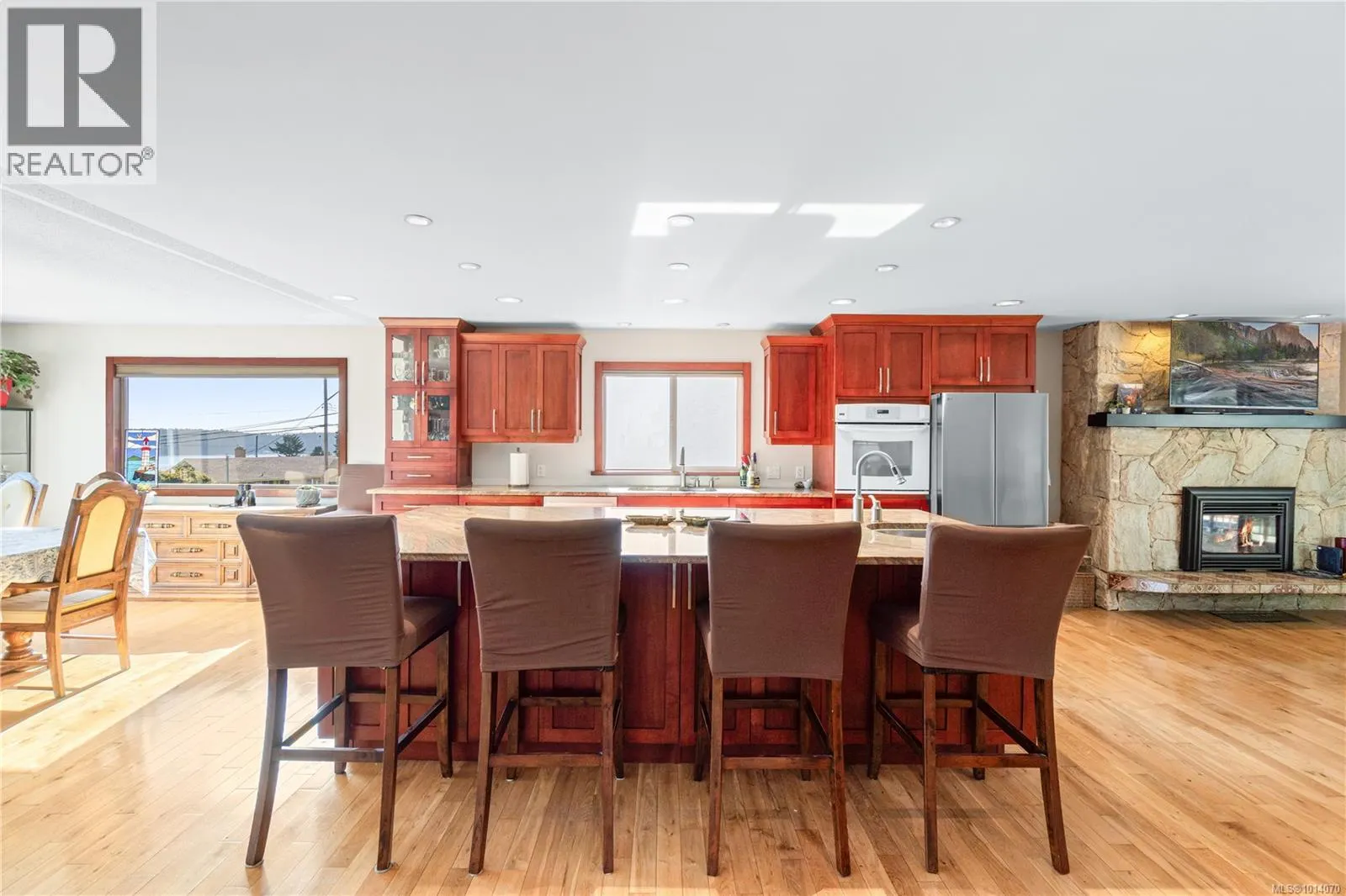 2815 Cosgrove Cres