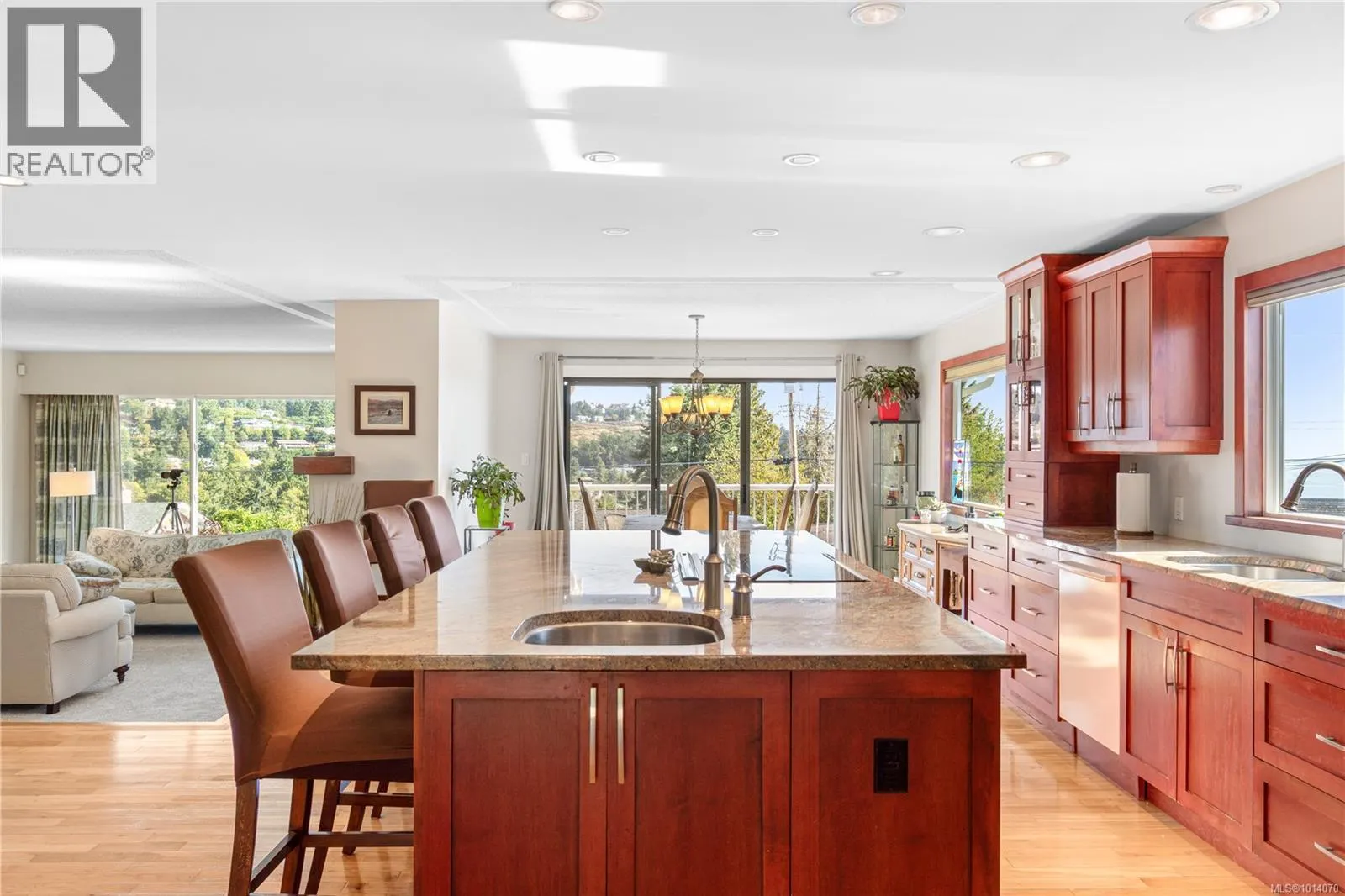 2815 Cosgrove Cres