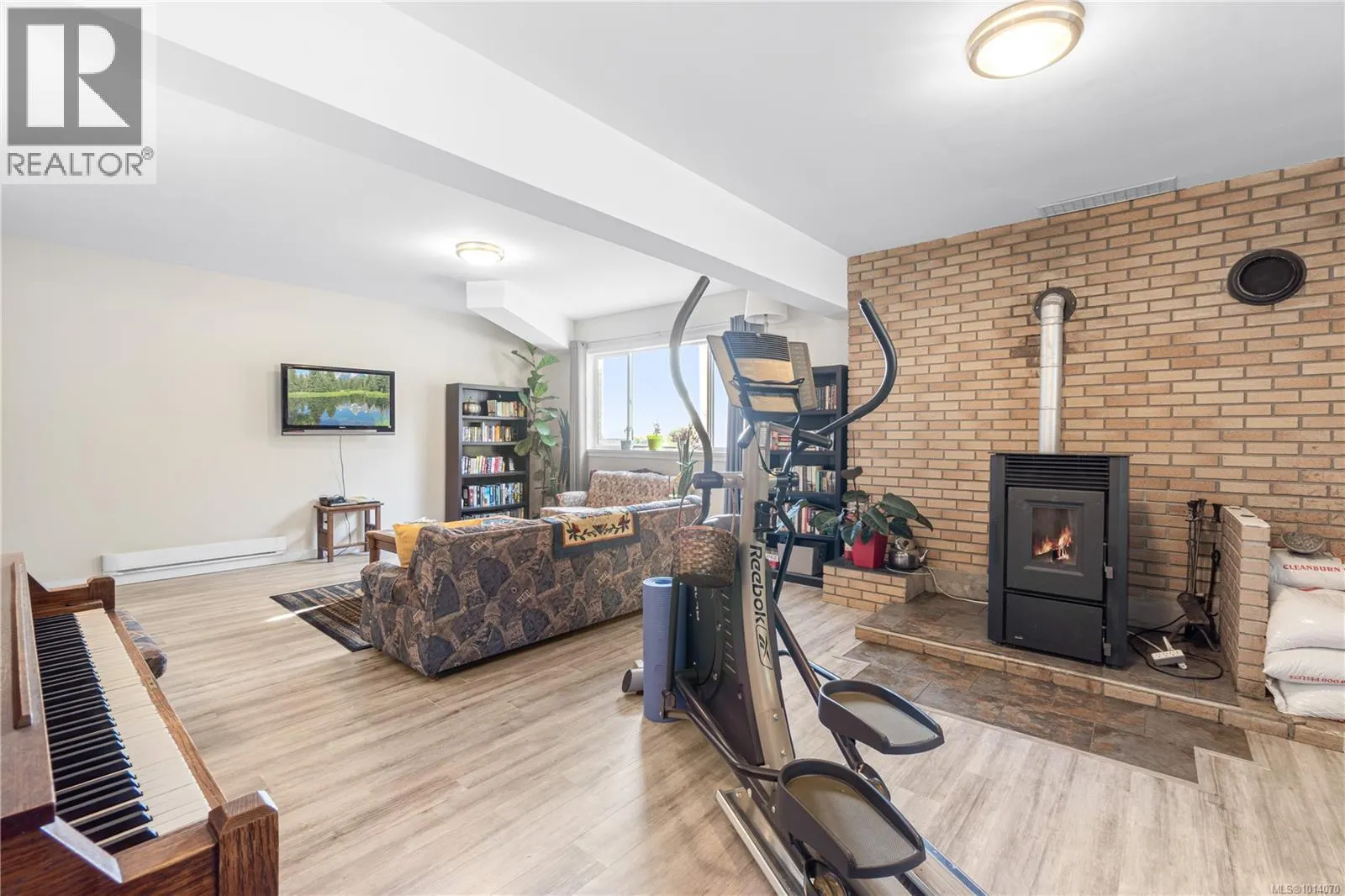 2815 Cosgrove Cres