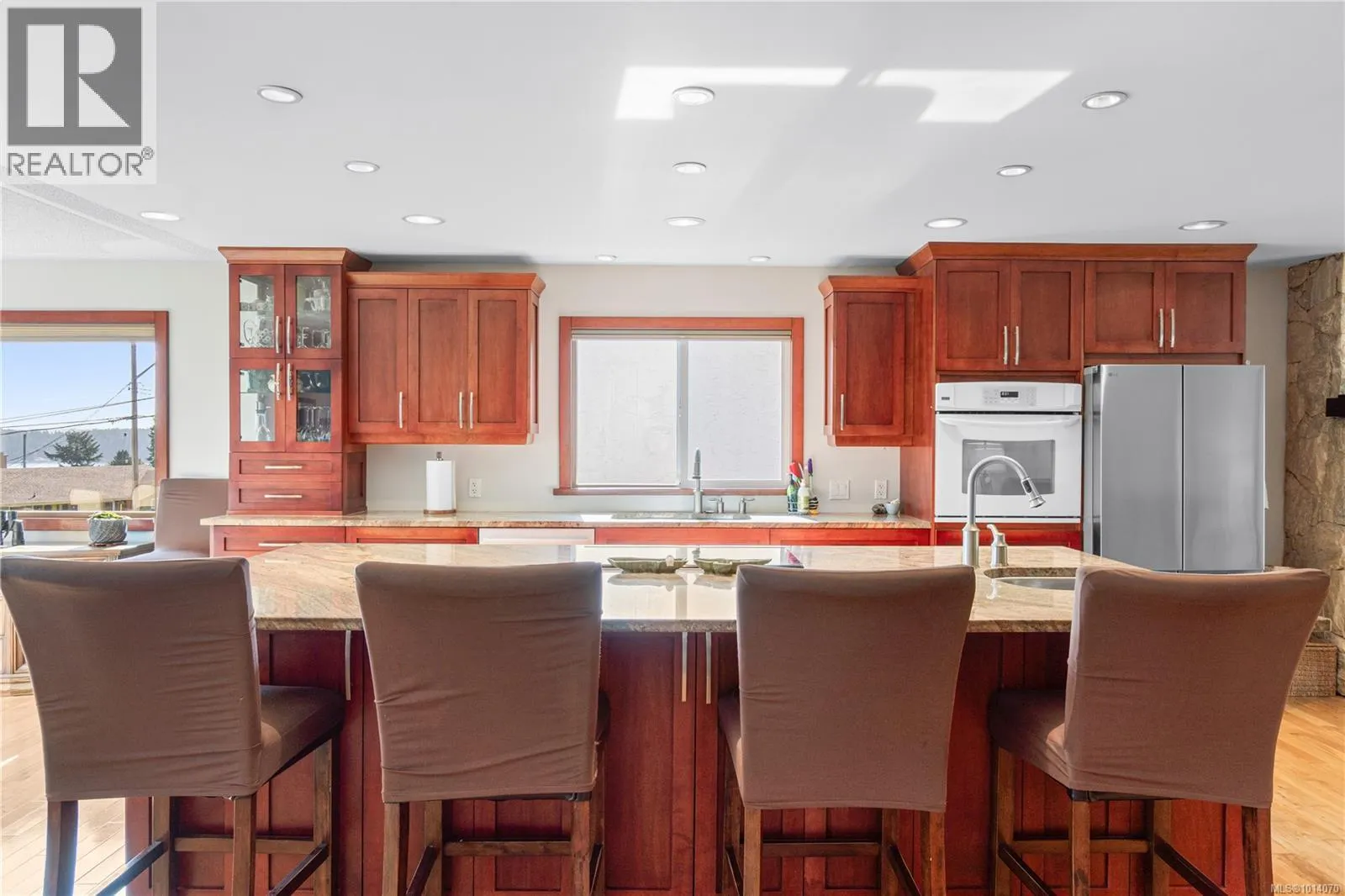 2815 Cosgrove Cres
