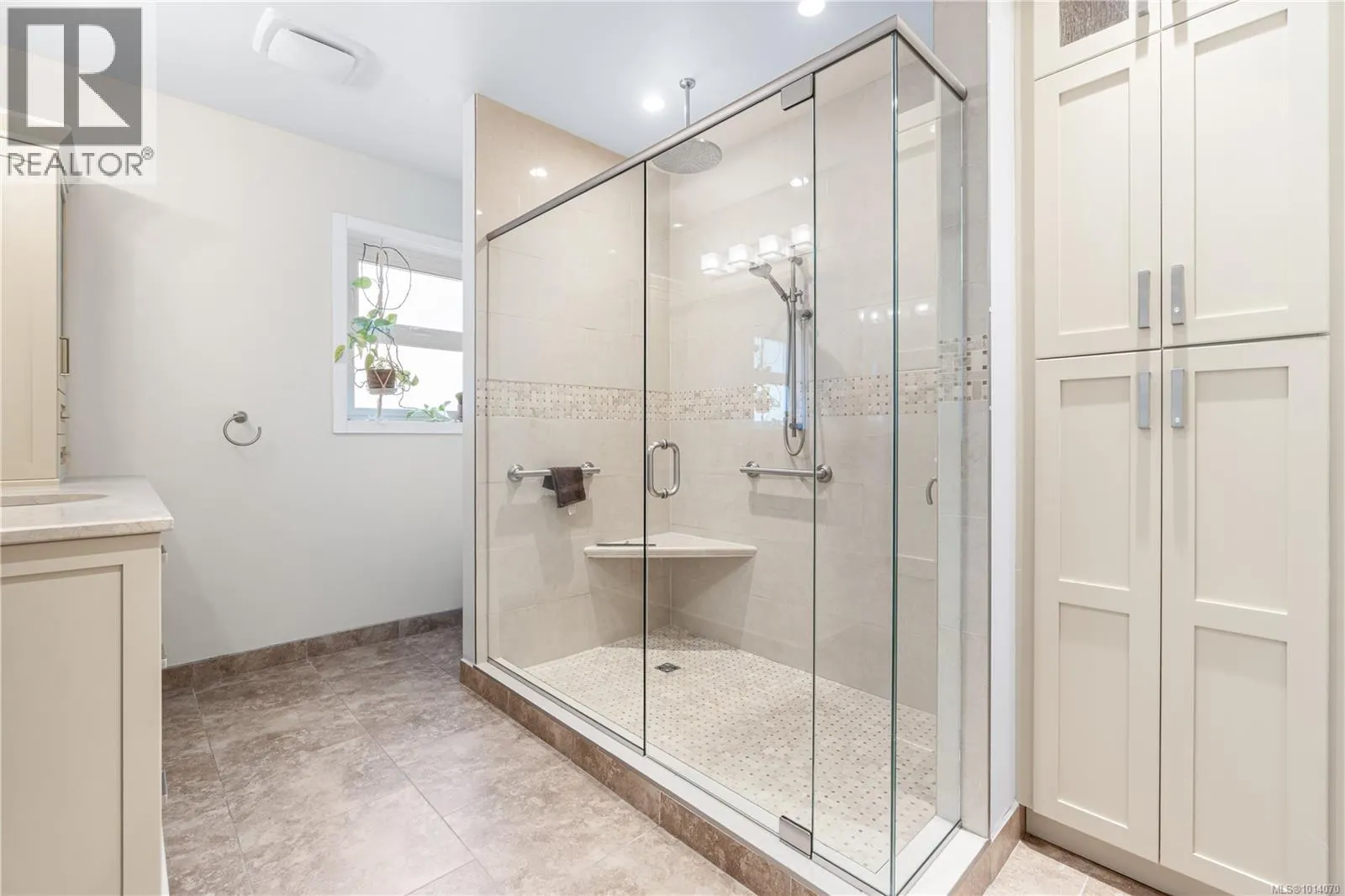 2815 Cosgrove Cres