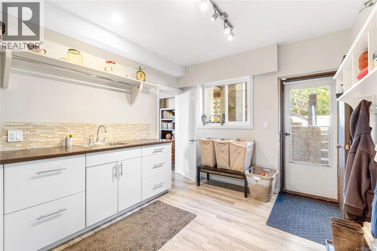2815 Cosgrove Cres