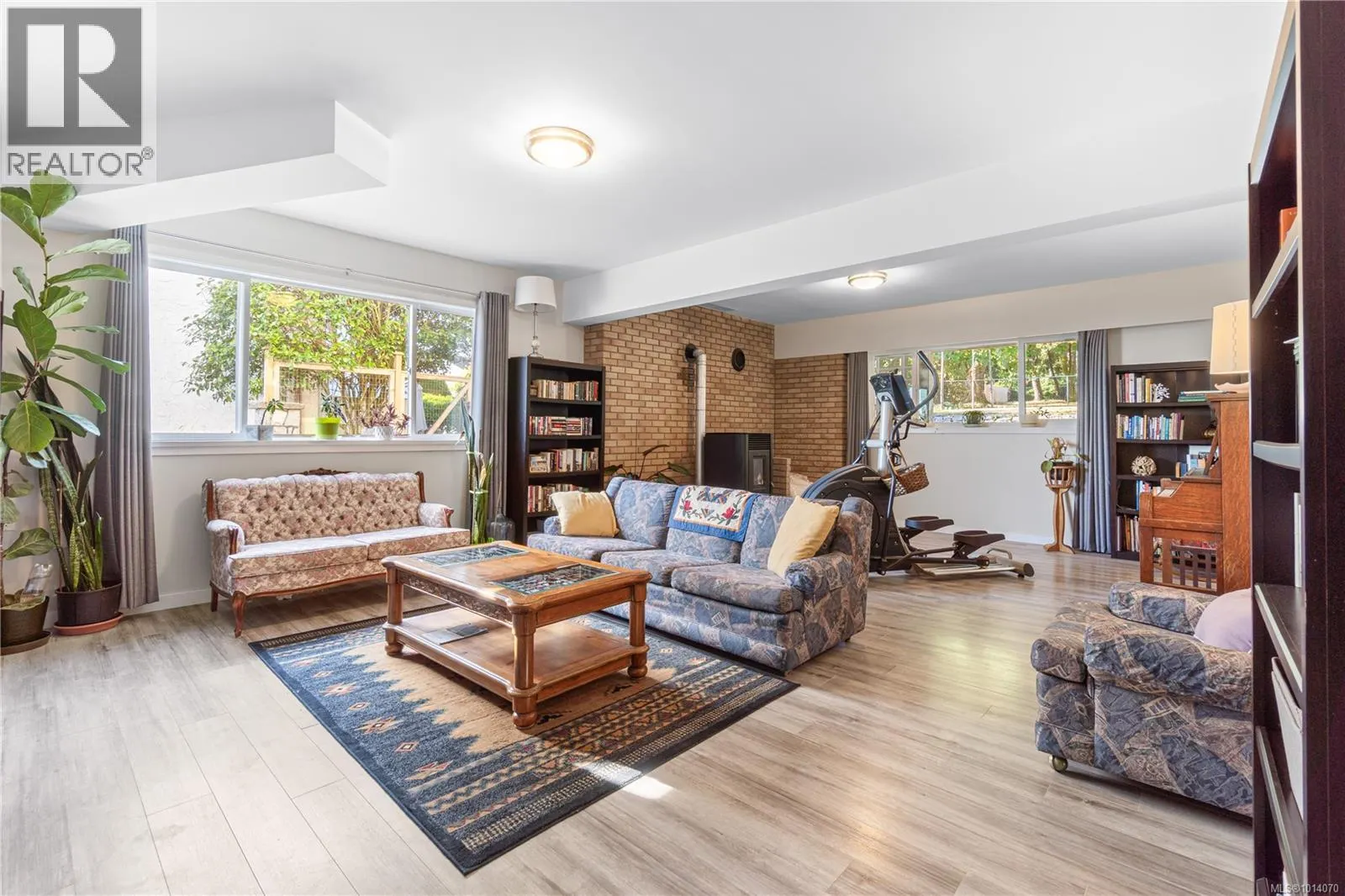 2815 Cosgrove Cres