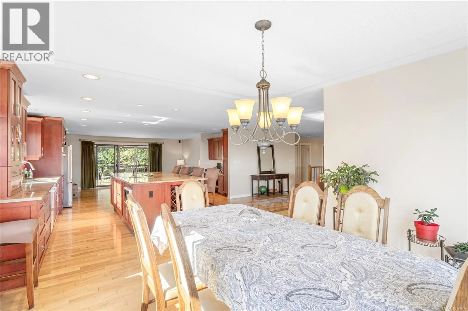 2815 Cosgrove Cres