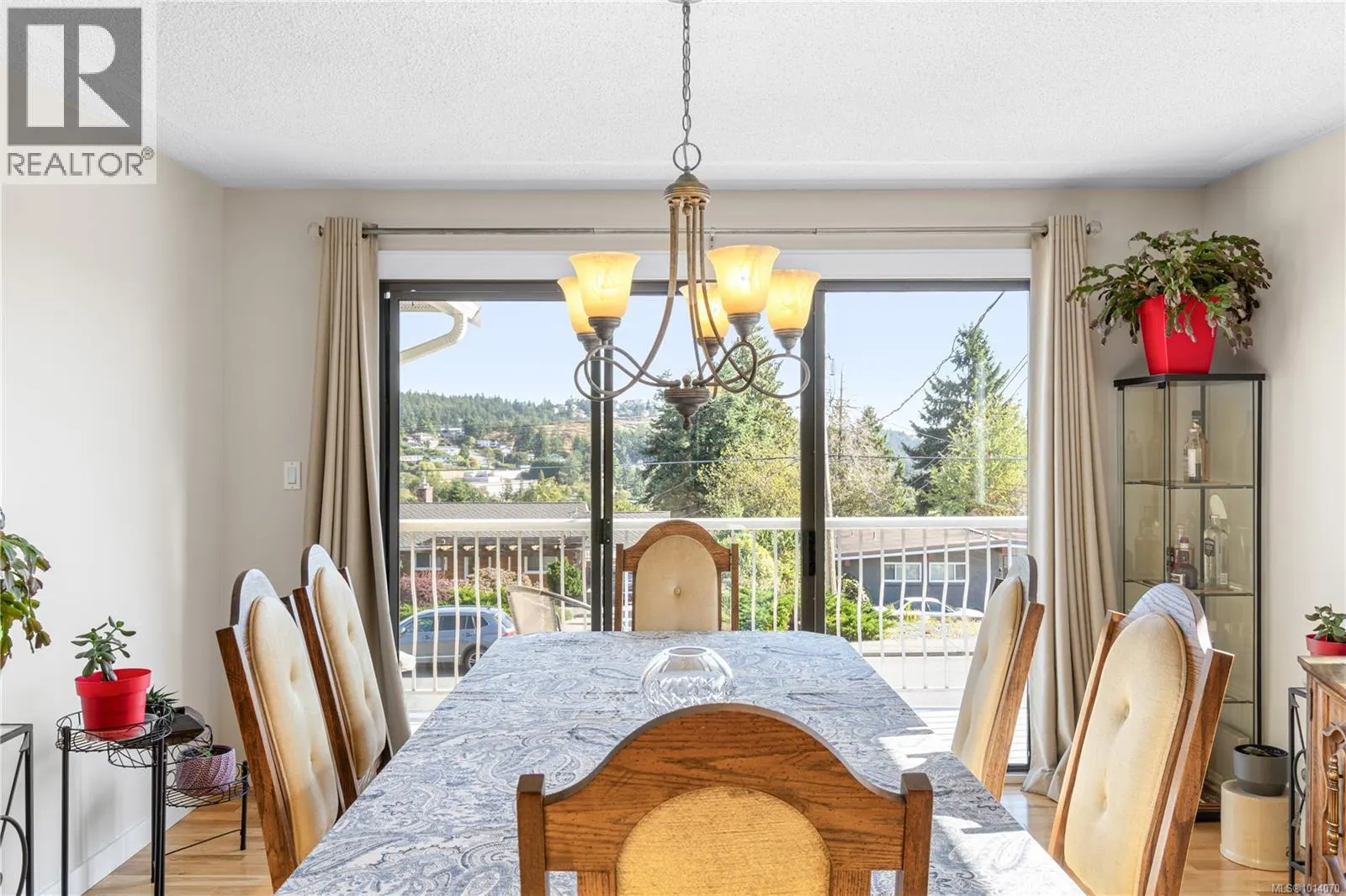 2815 Cosgrove Cres