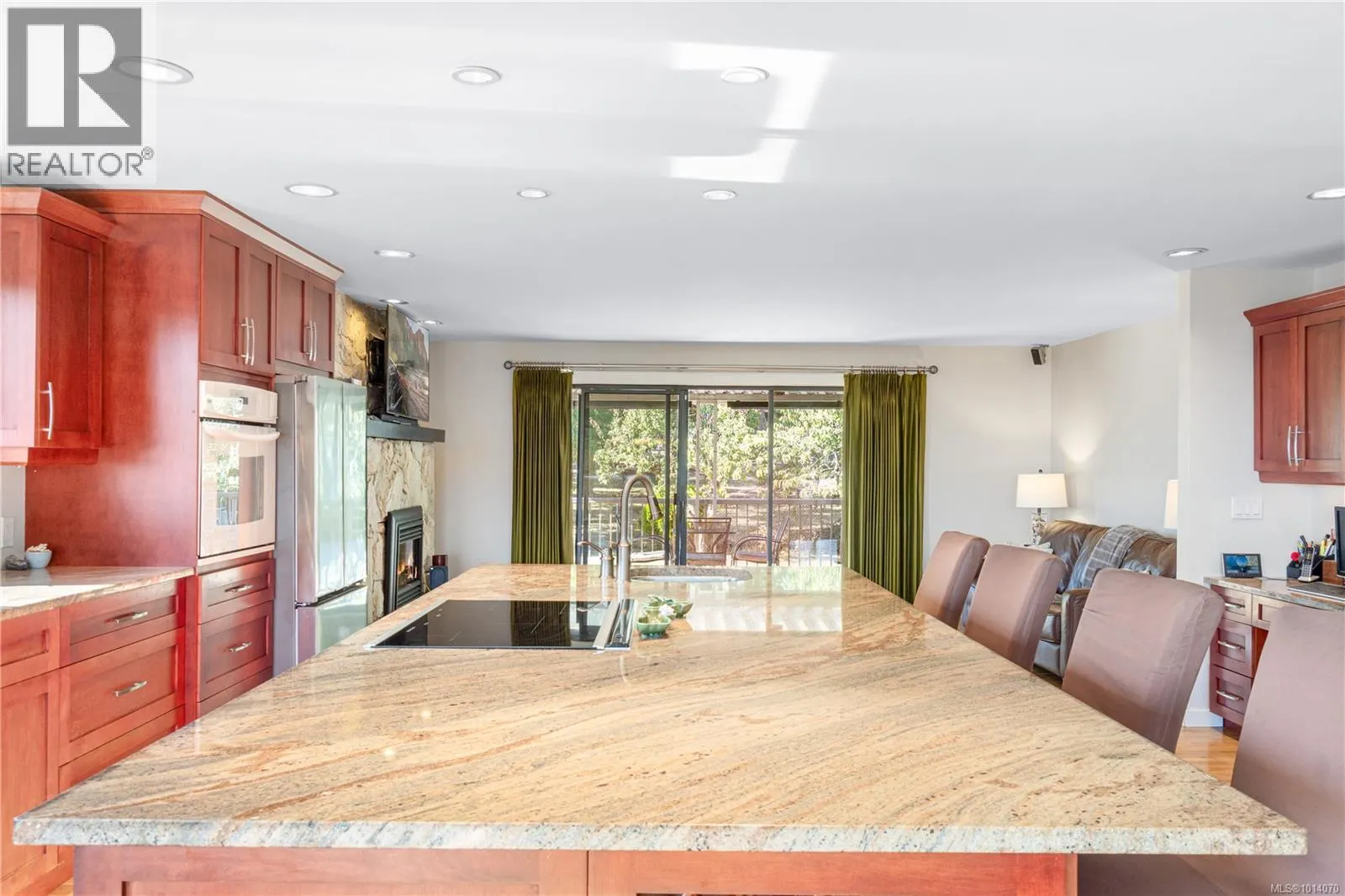 2815 Cosgrove Cres