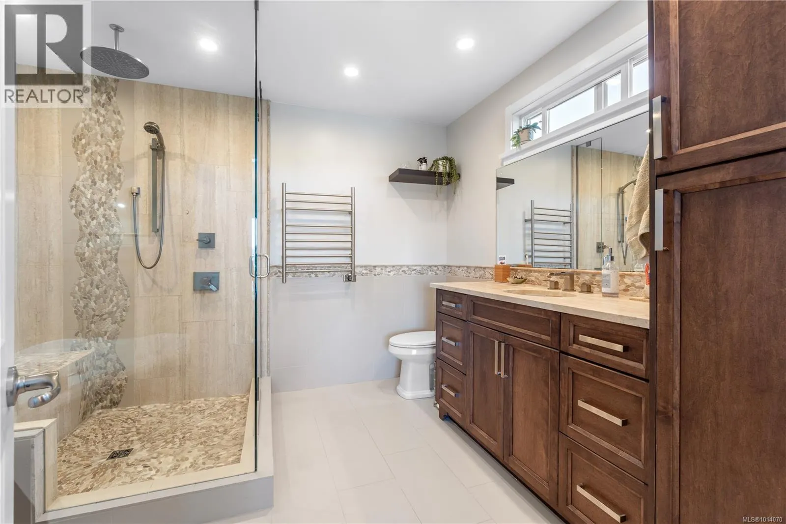 2815 Cosgrove Cres