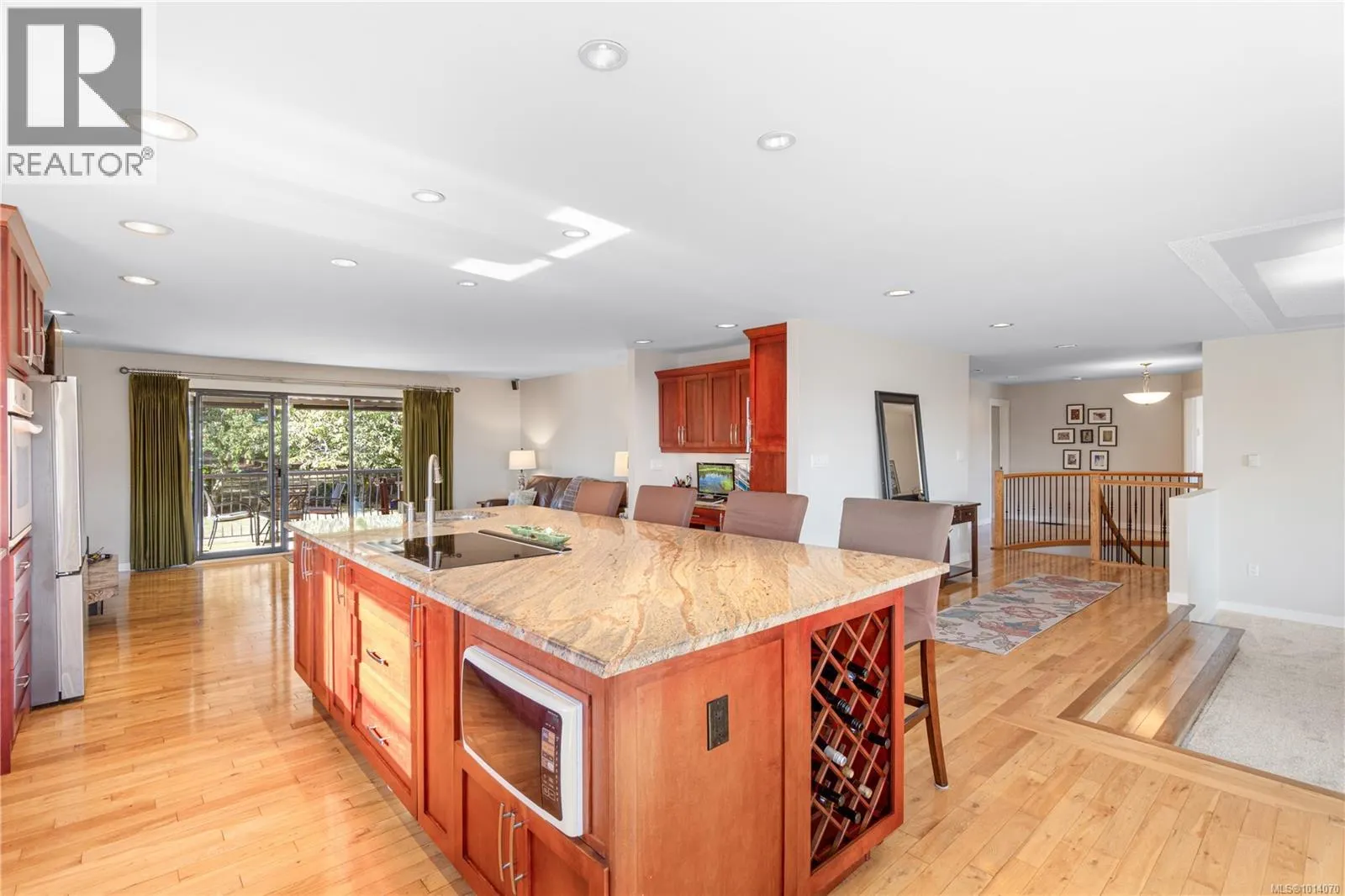 2815 Cosgrove Cres