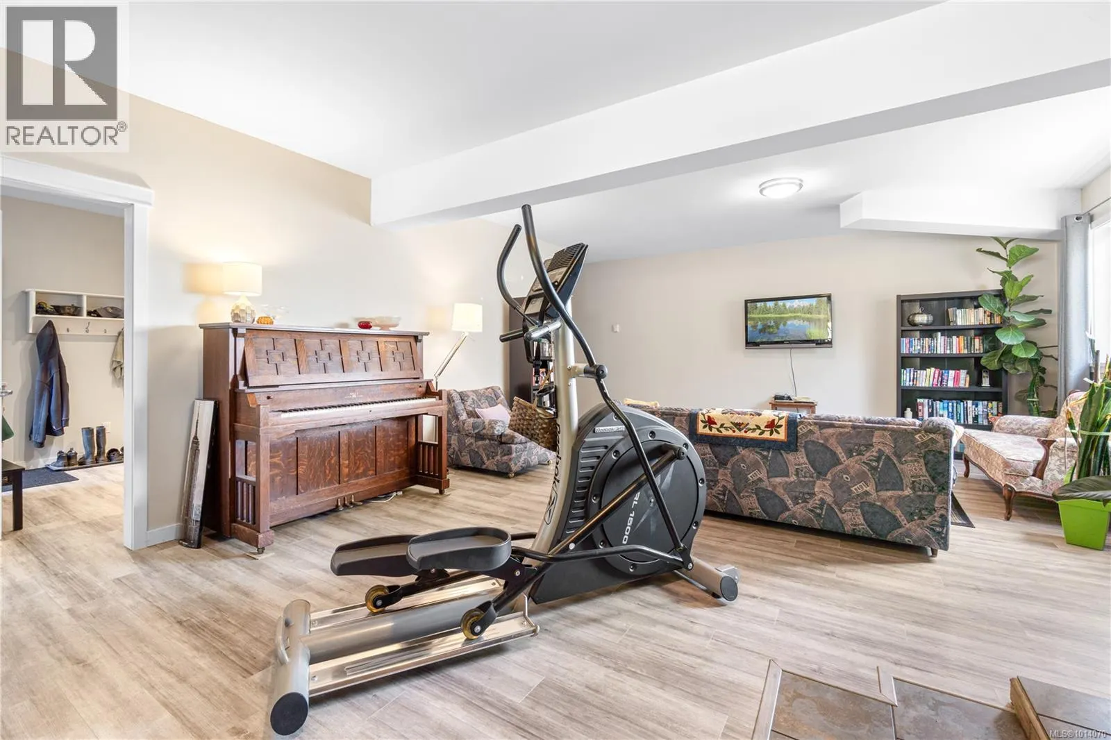 2815 Cosgrove Cres