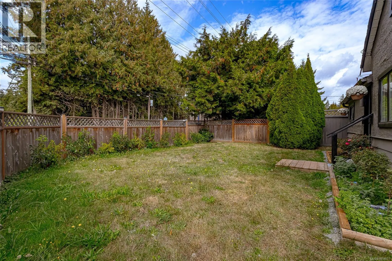 988 Latoria Rd
