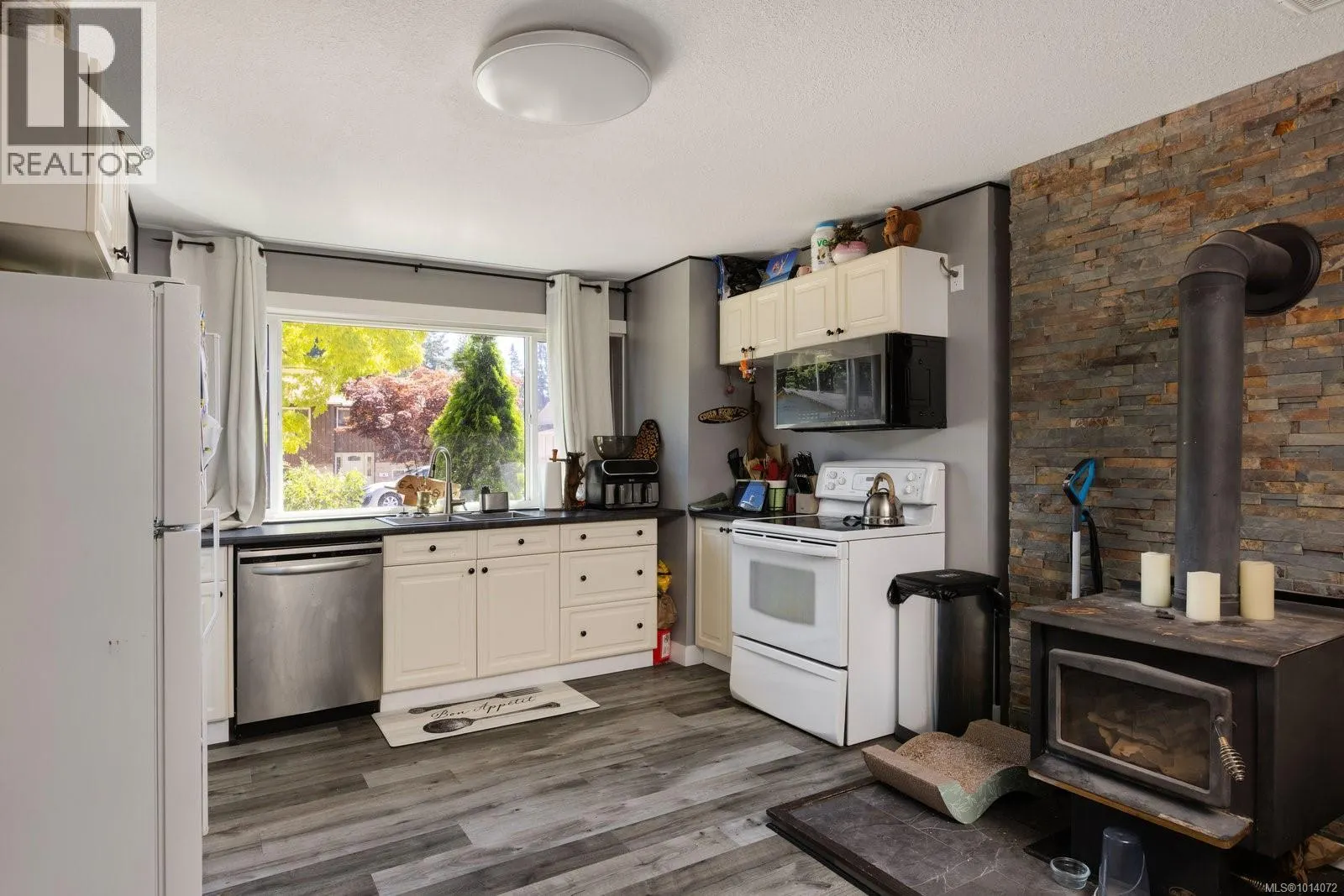 5884 Deborah Dr