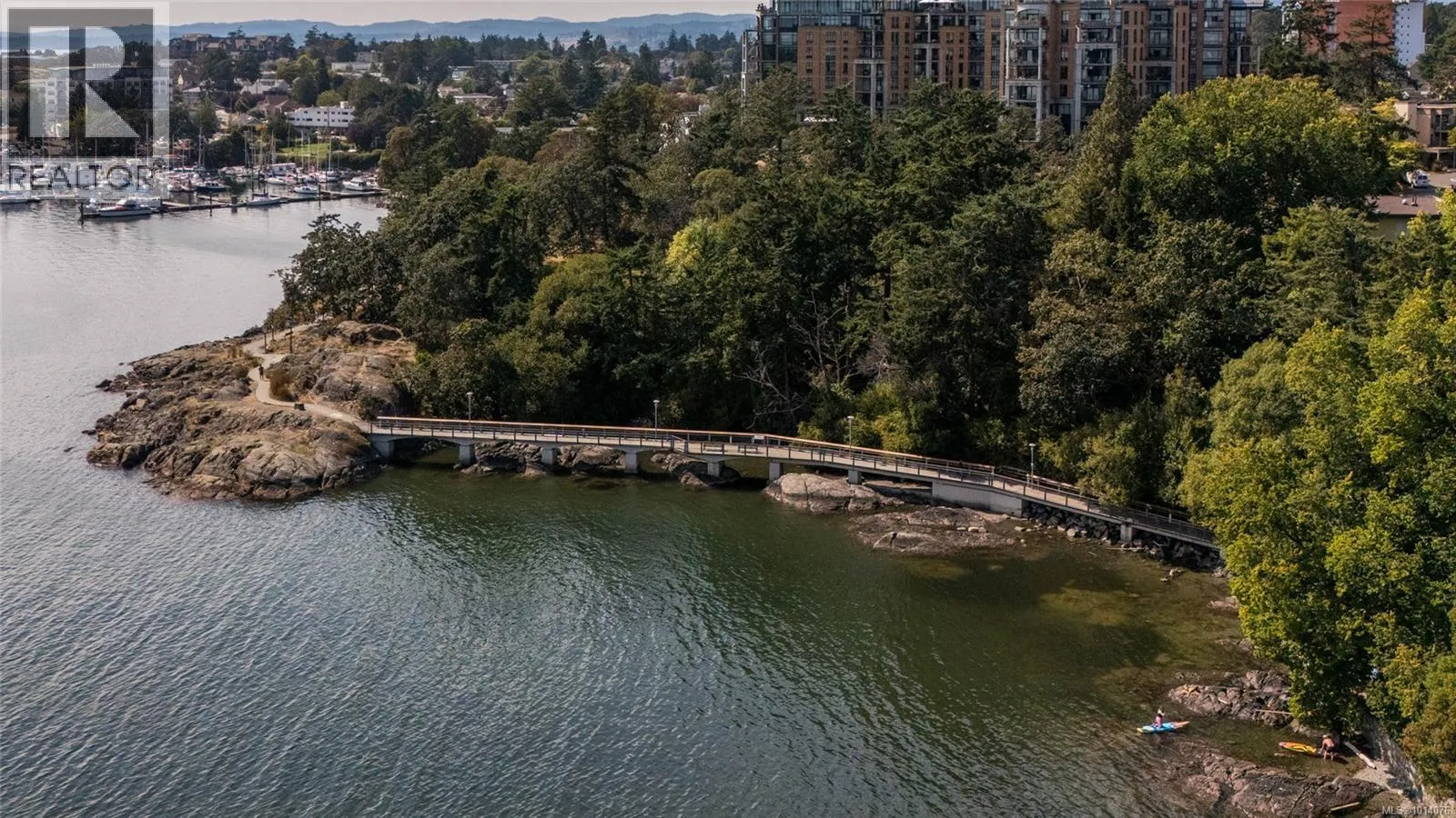 4 820 Dunsmuir Rd
