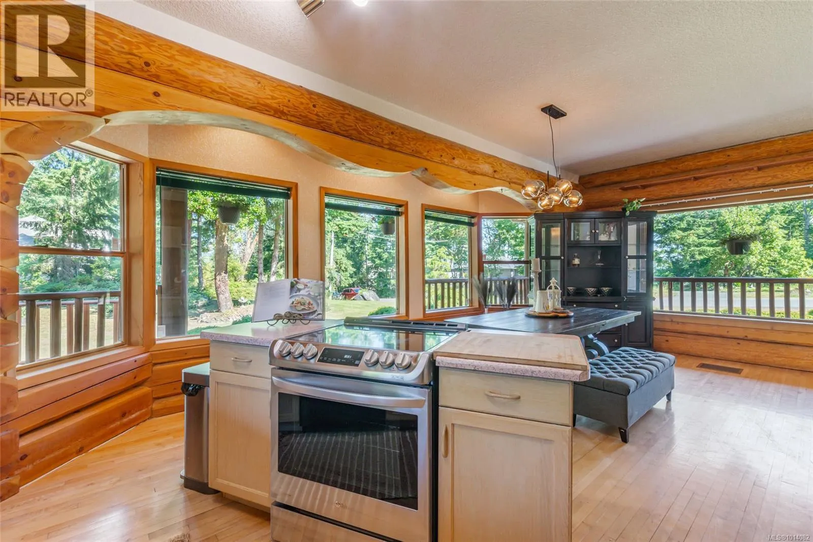 3769 Panorama Cres