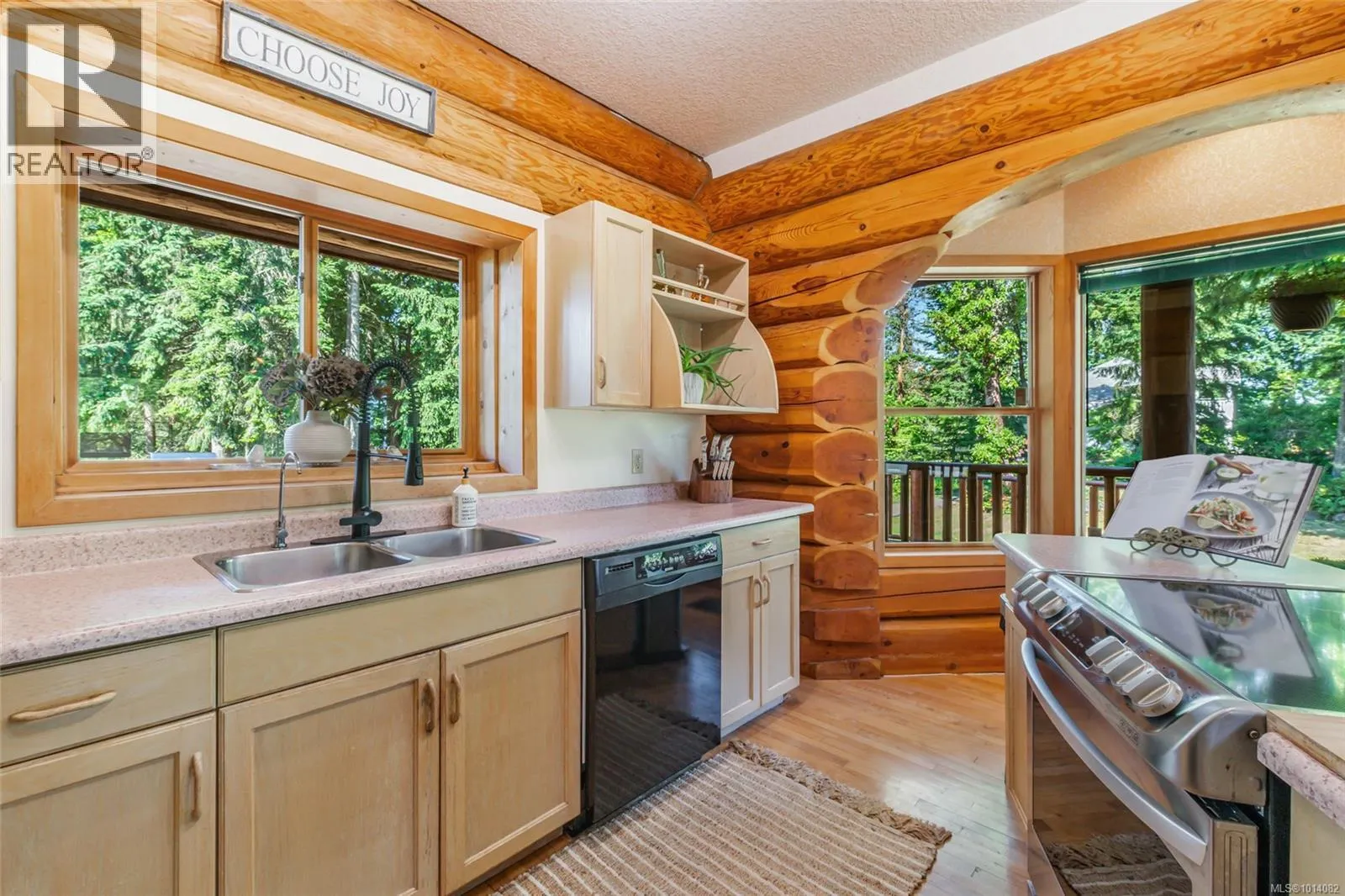 3769 Panorama Cres