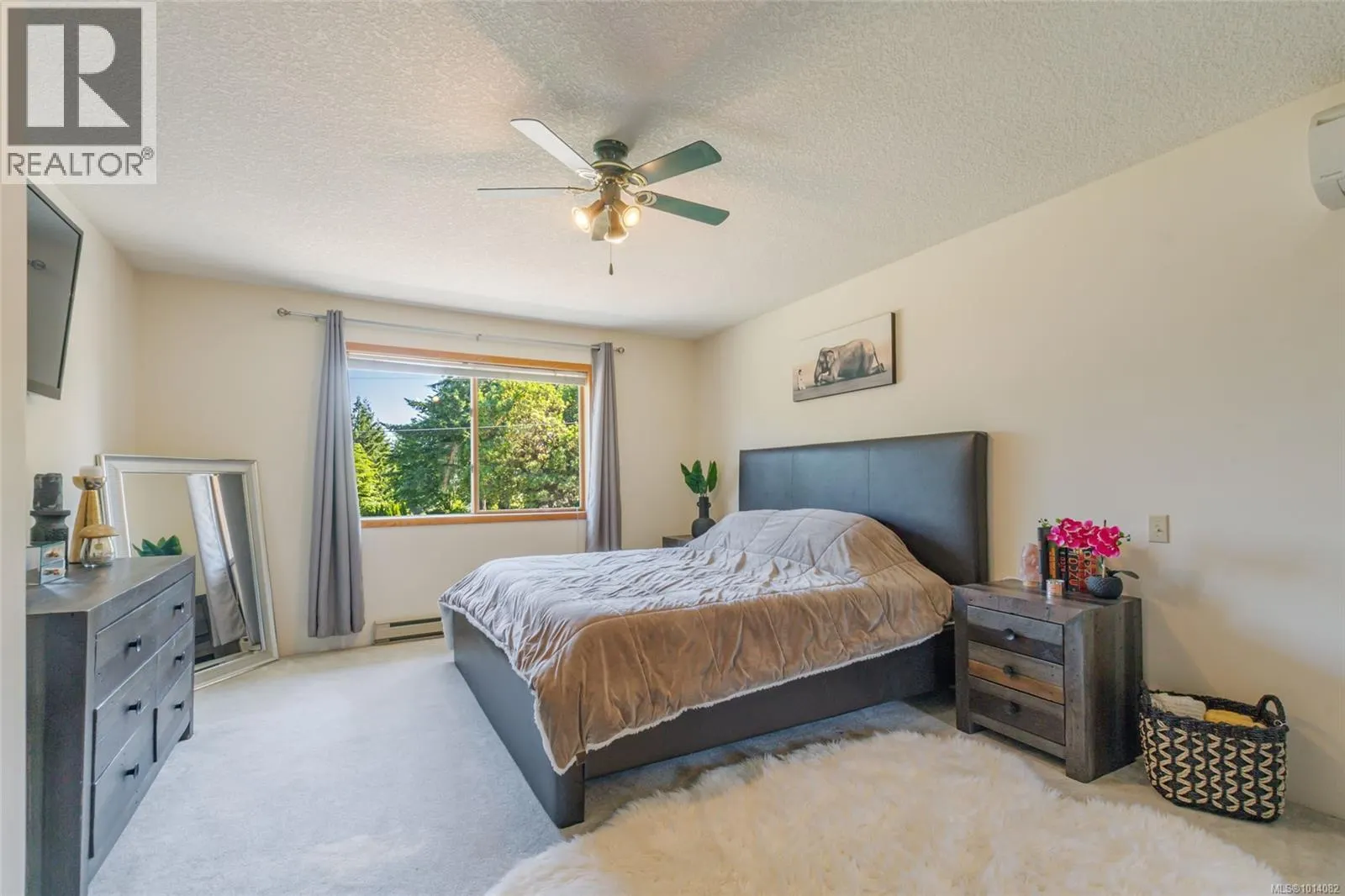 3769 Panorama Cres