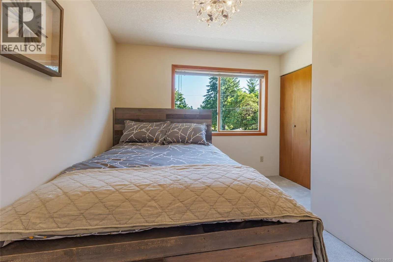 3769 Panorama Cres