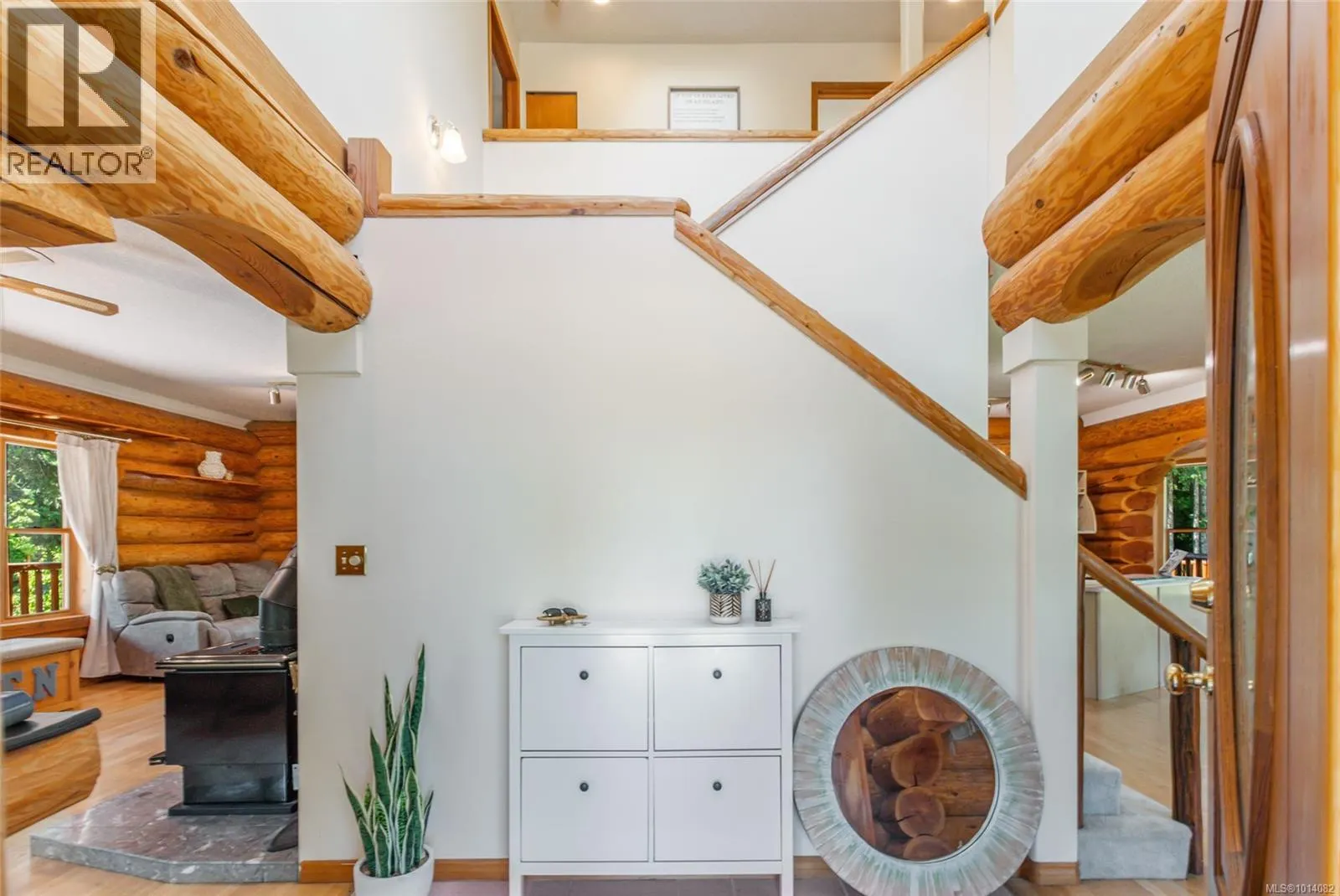 3769 Panorama Cres