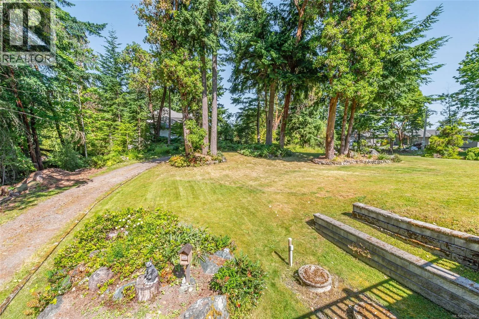 3769 Panorama Cres