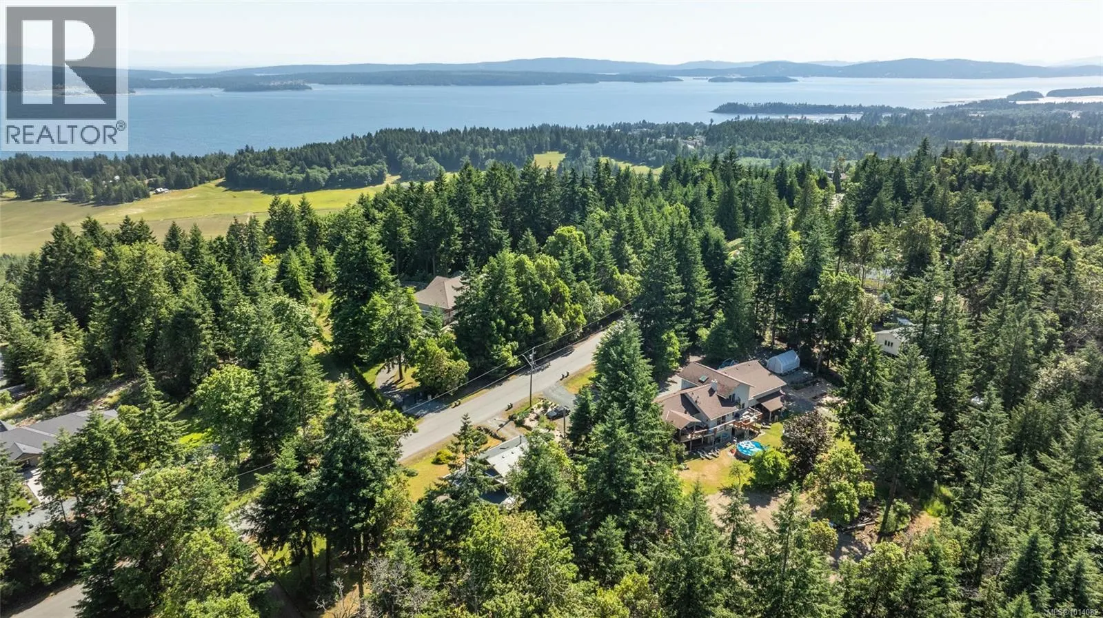 3769 Panorama Cres