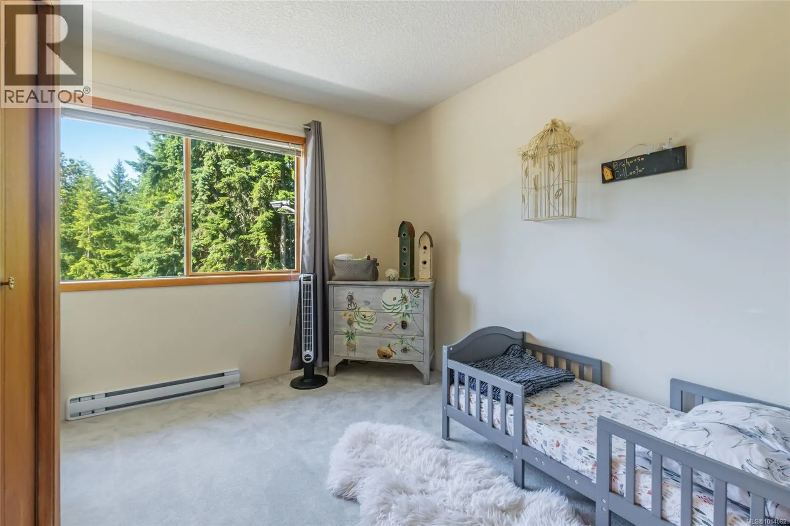 3769 Panorama Cres