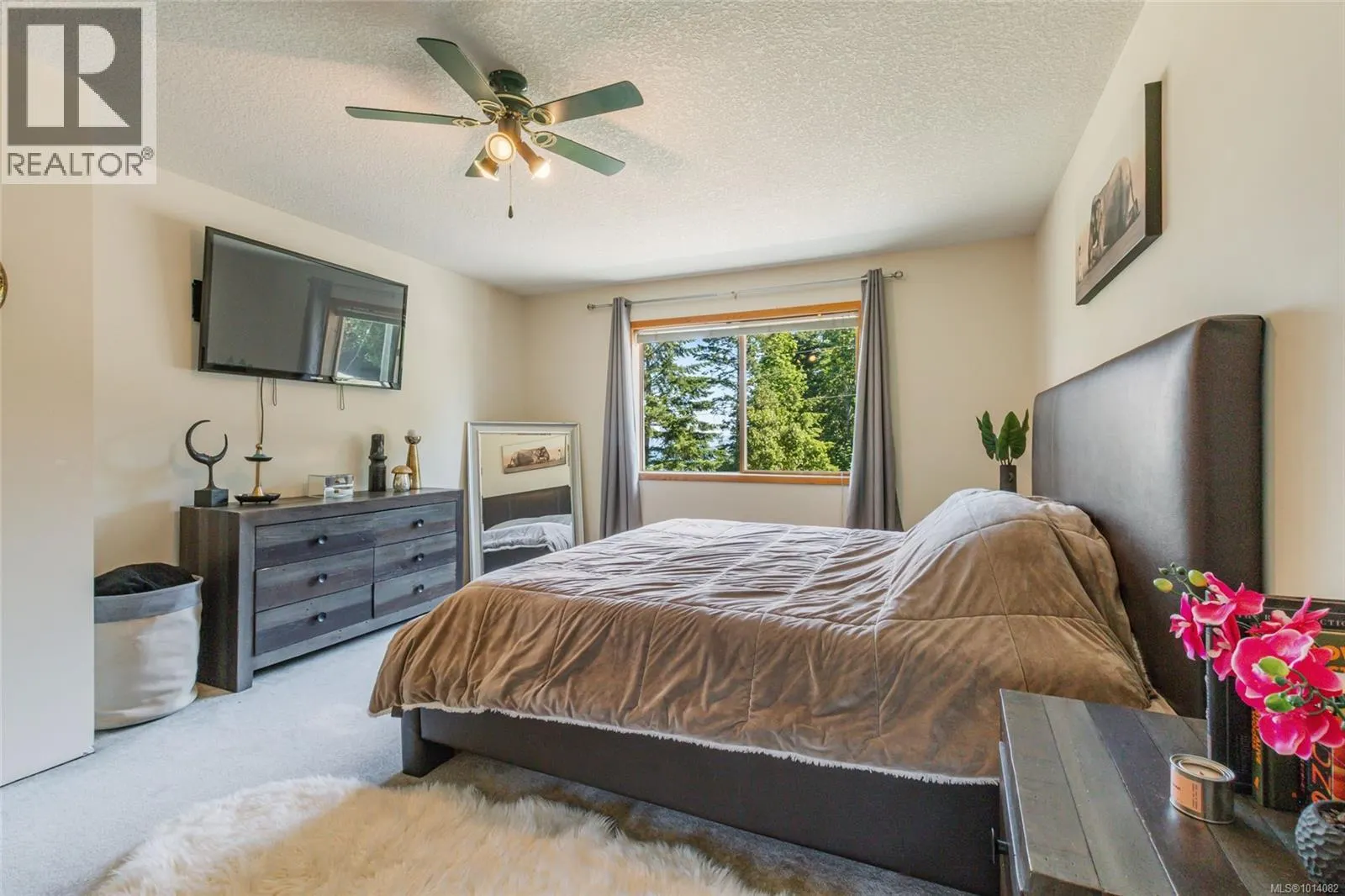 3769 Panorama Cres