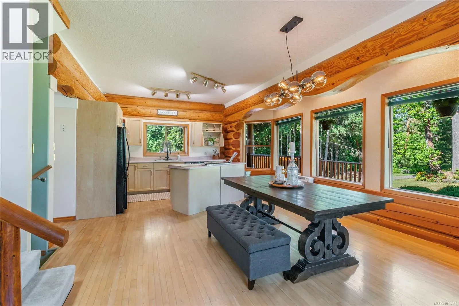 3769 Panorama Cres