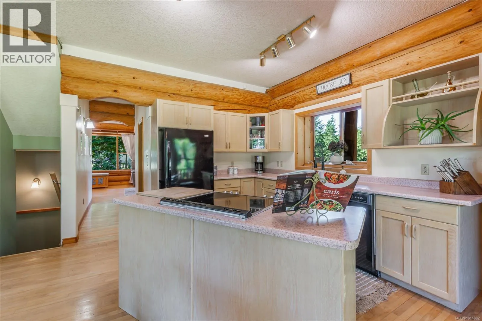 3769 Panorama Cres