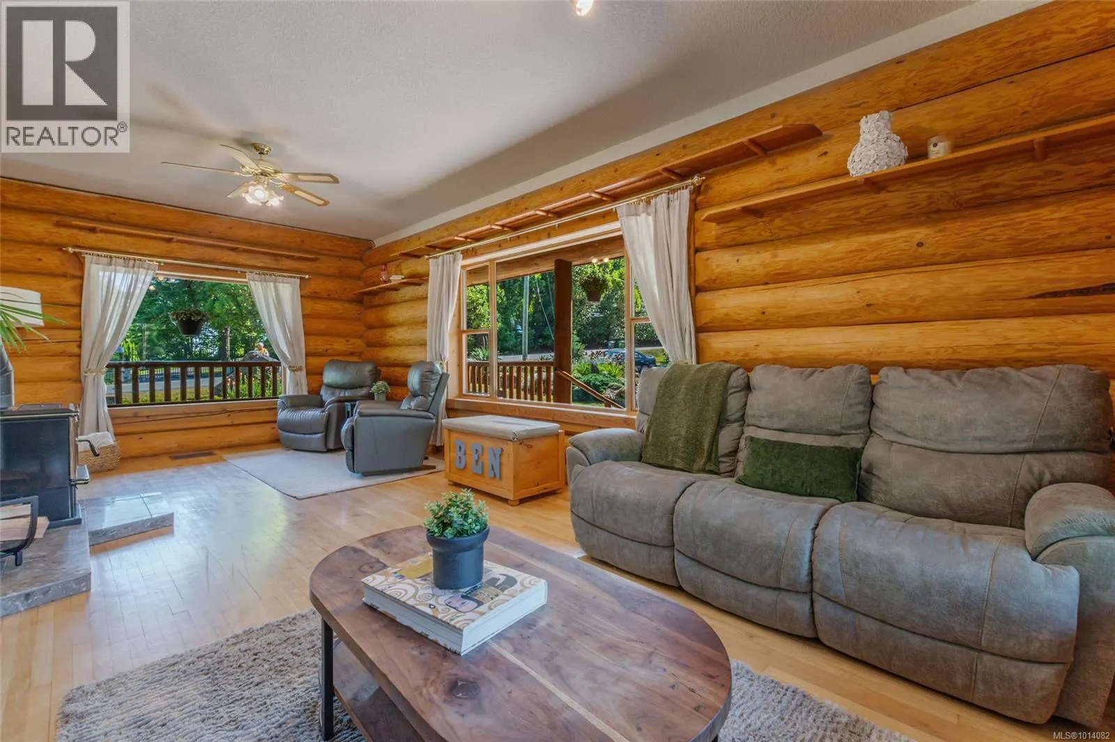 3769 Panorama Cres