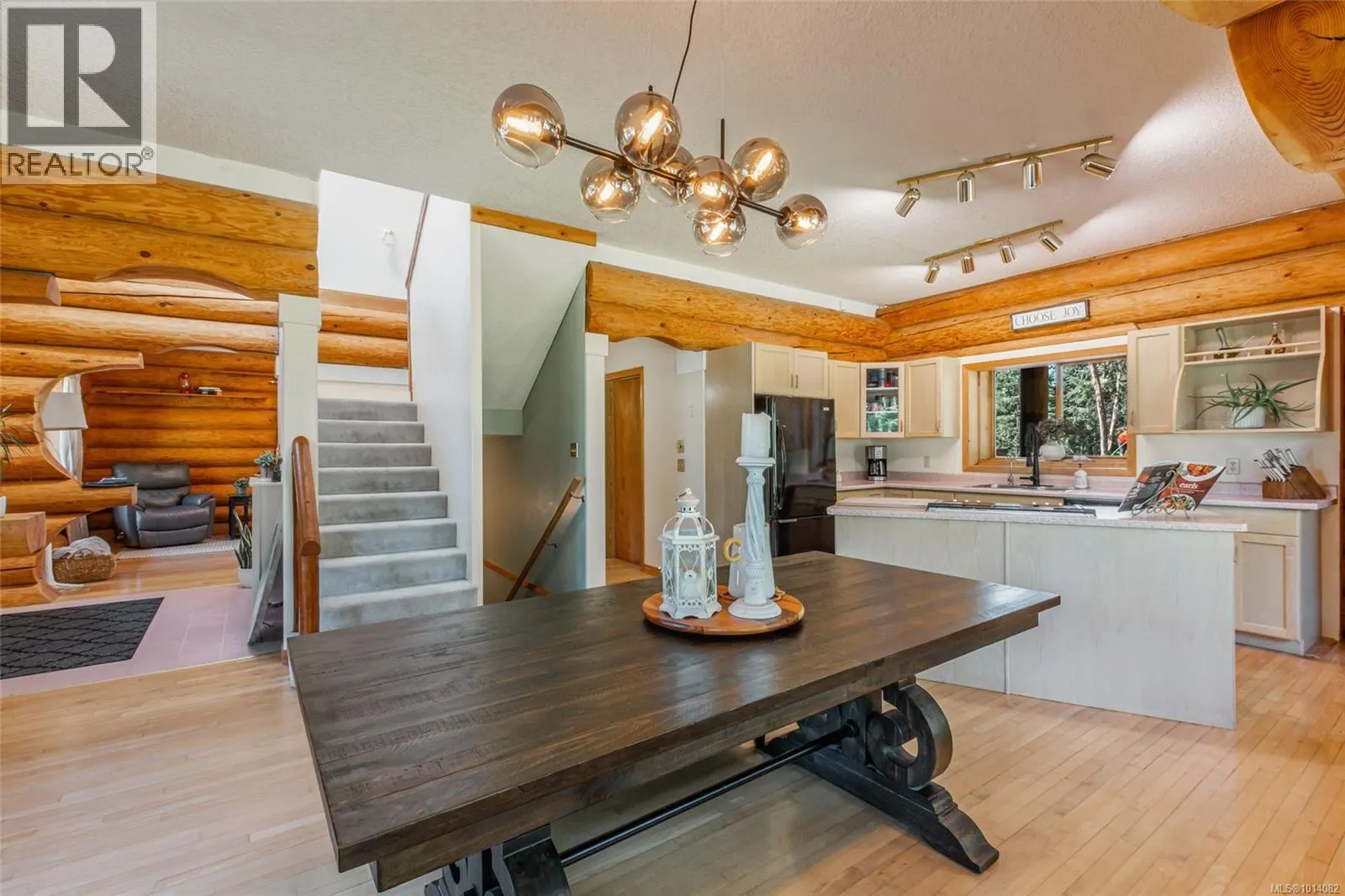 3769 Panorama Cres