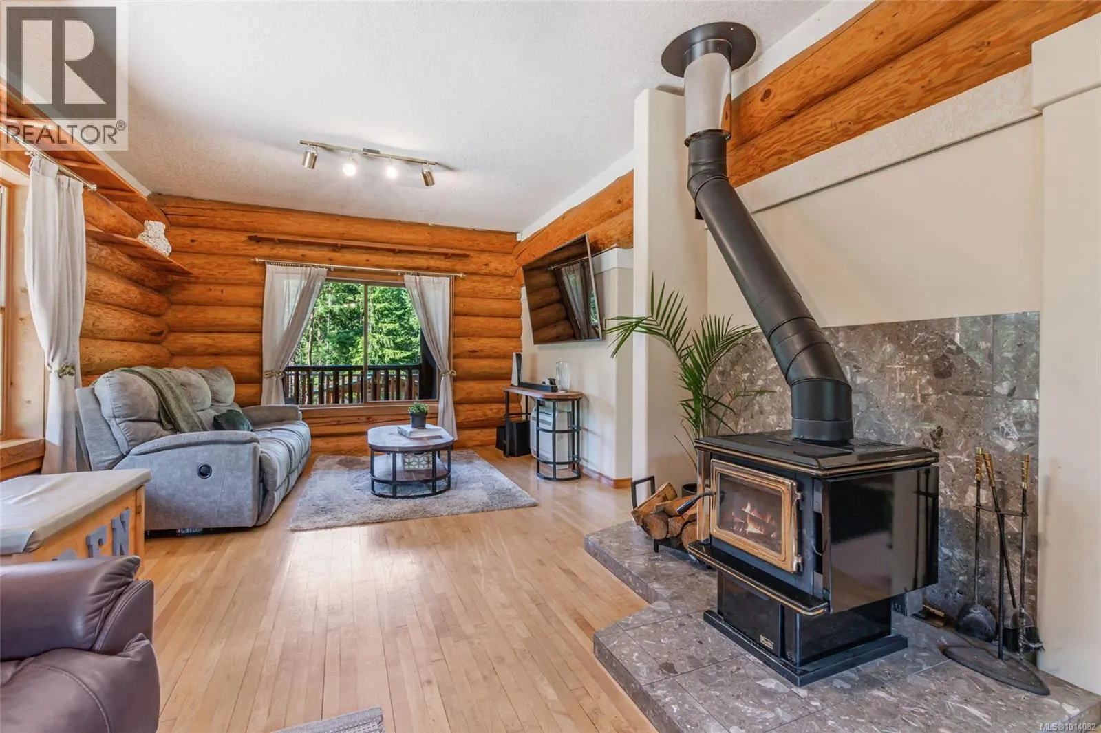 3769 Panorama Cres