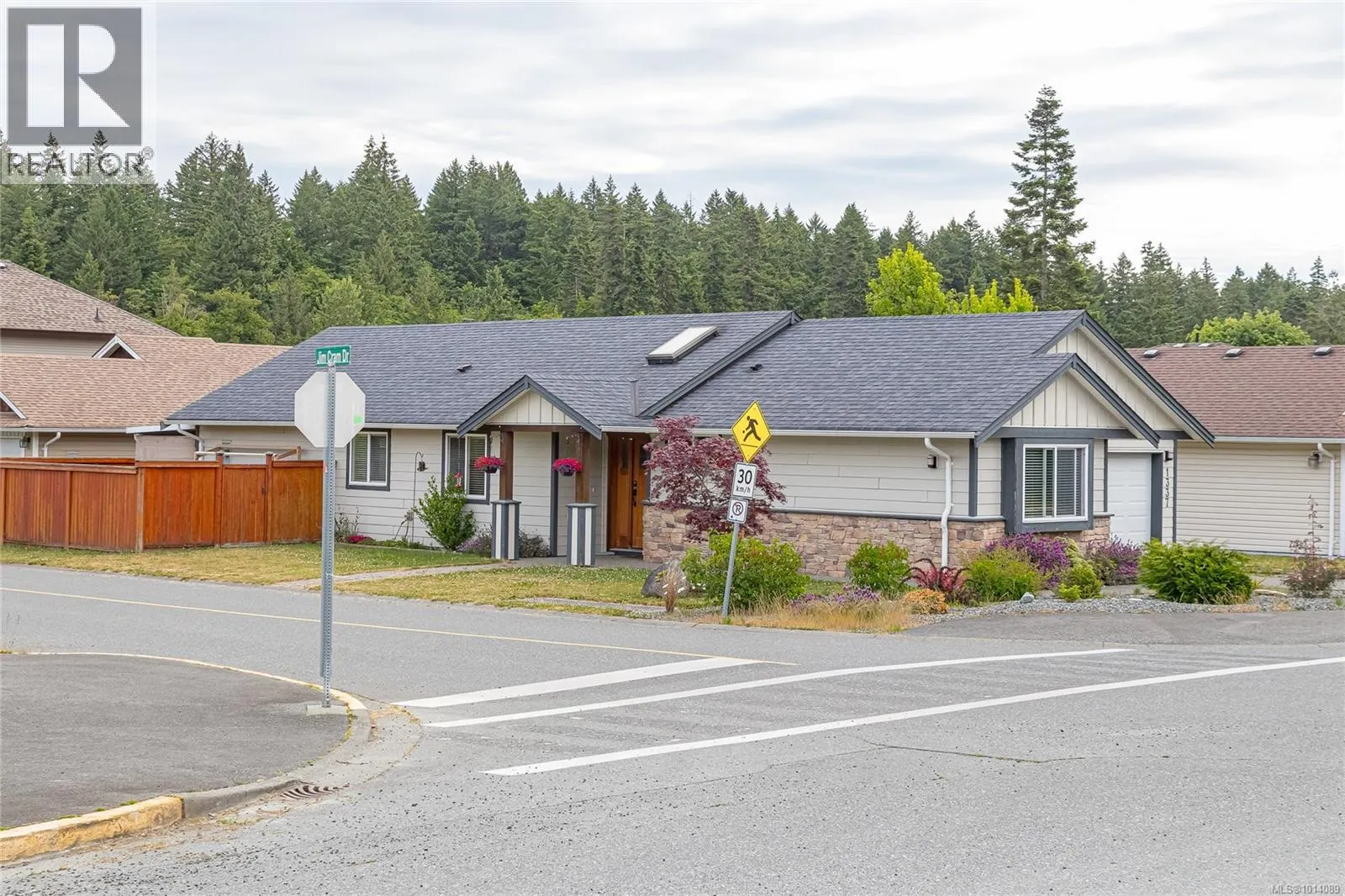 1337 4th Ave