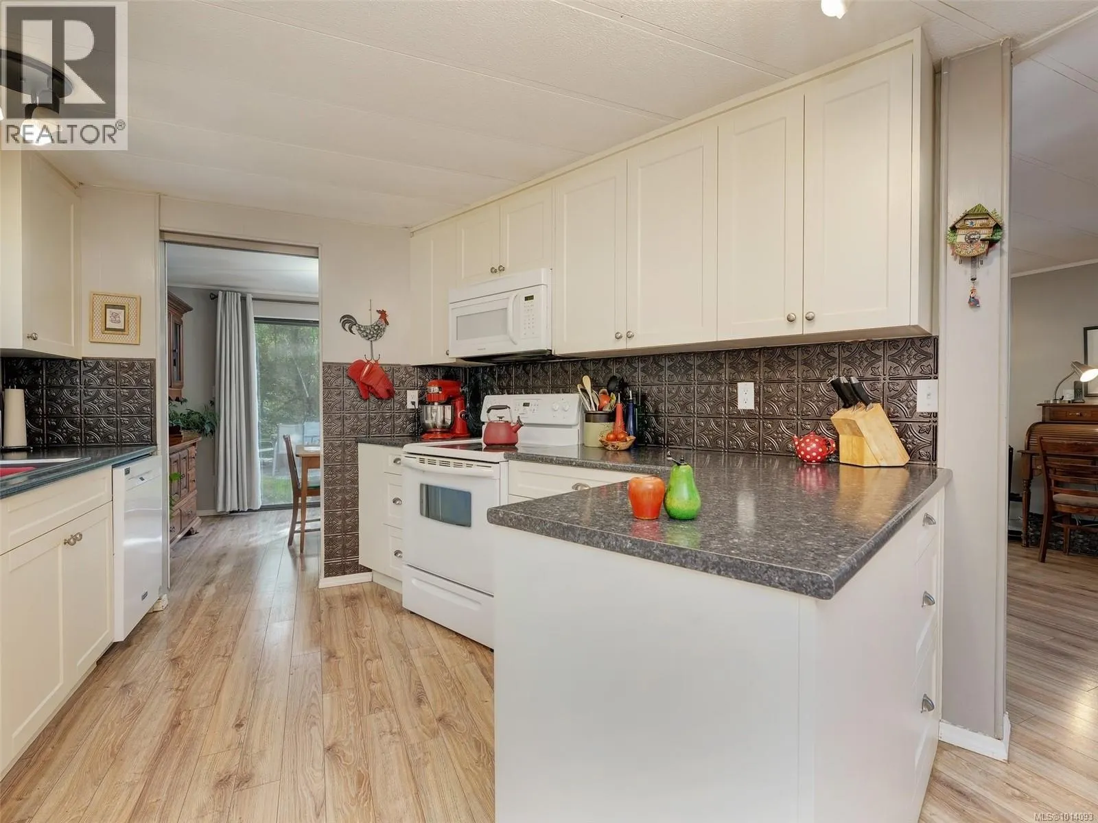 97 5838 Blythwood Rd