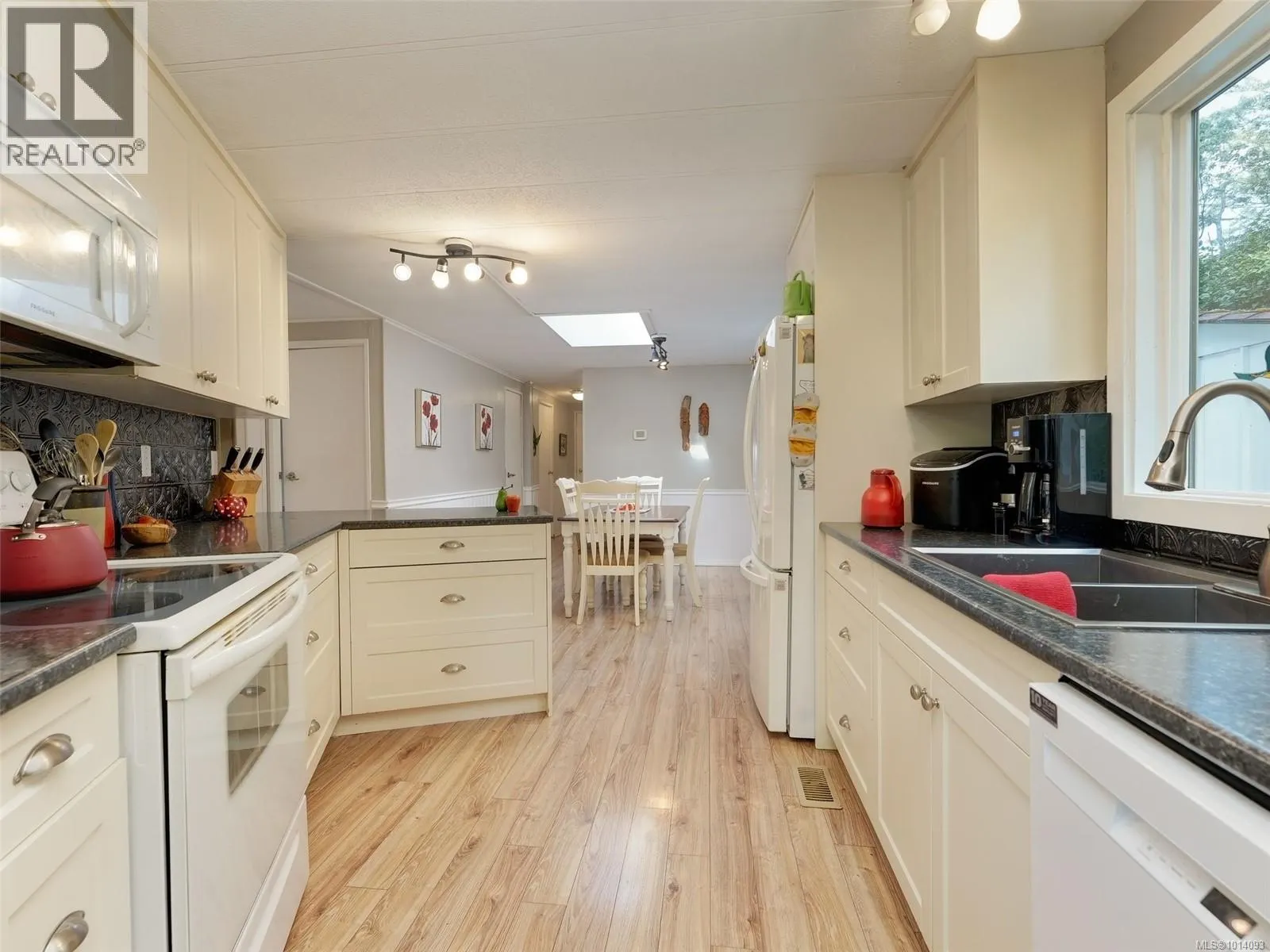 97 5838 Blythwood Rd