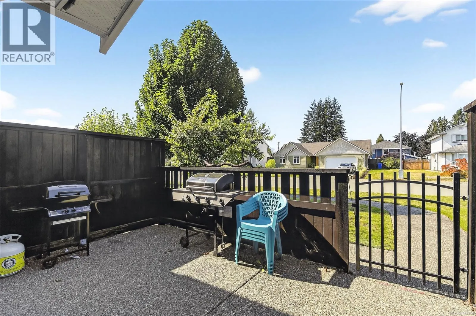 5473 Woodland Cres W