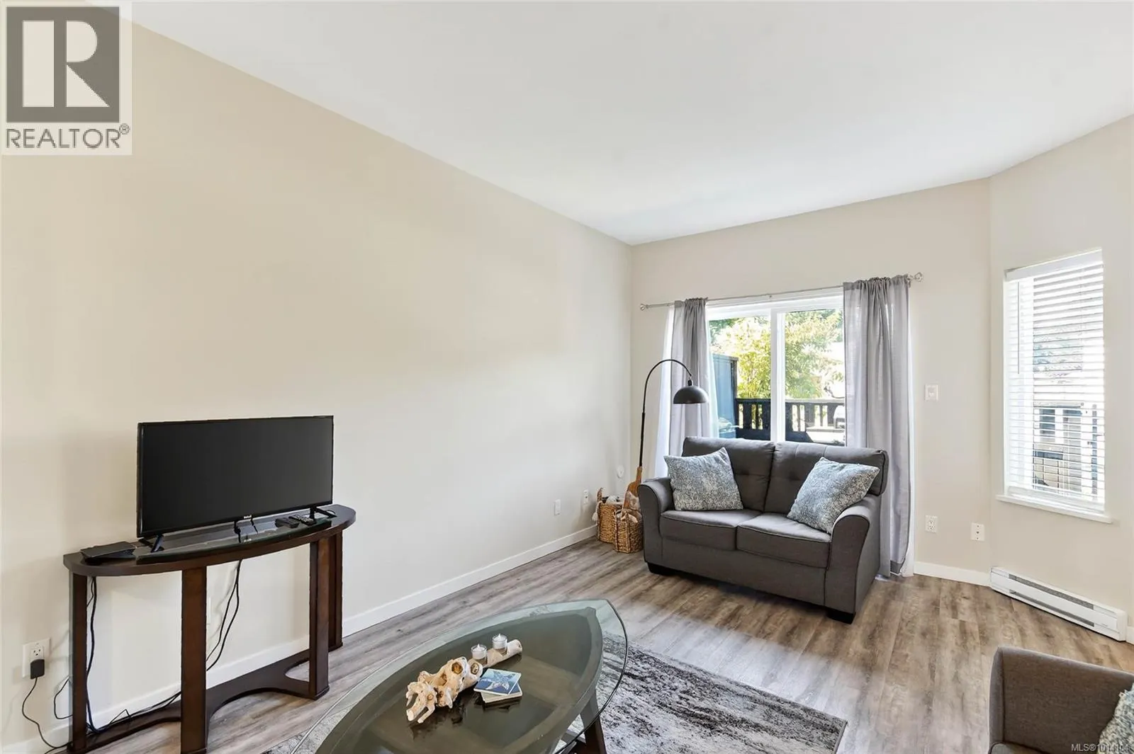 5473 Woodland Cres W