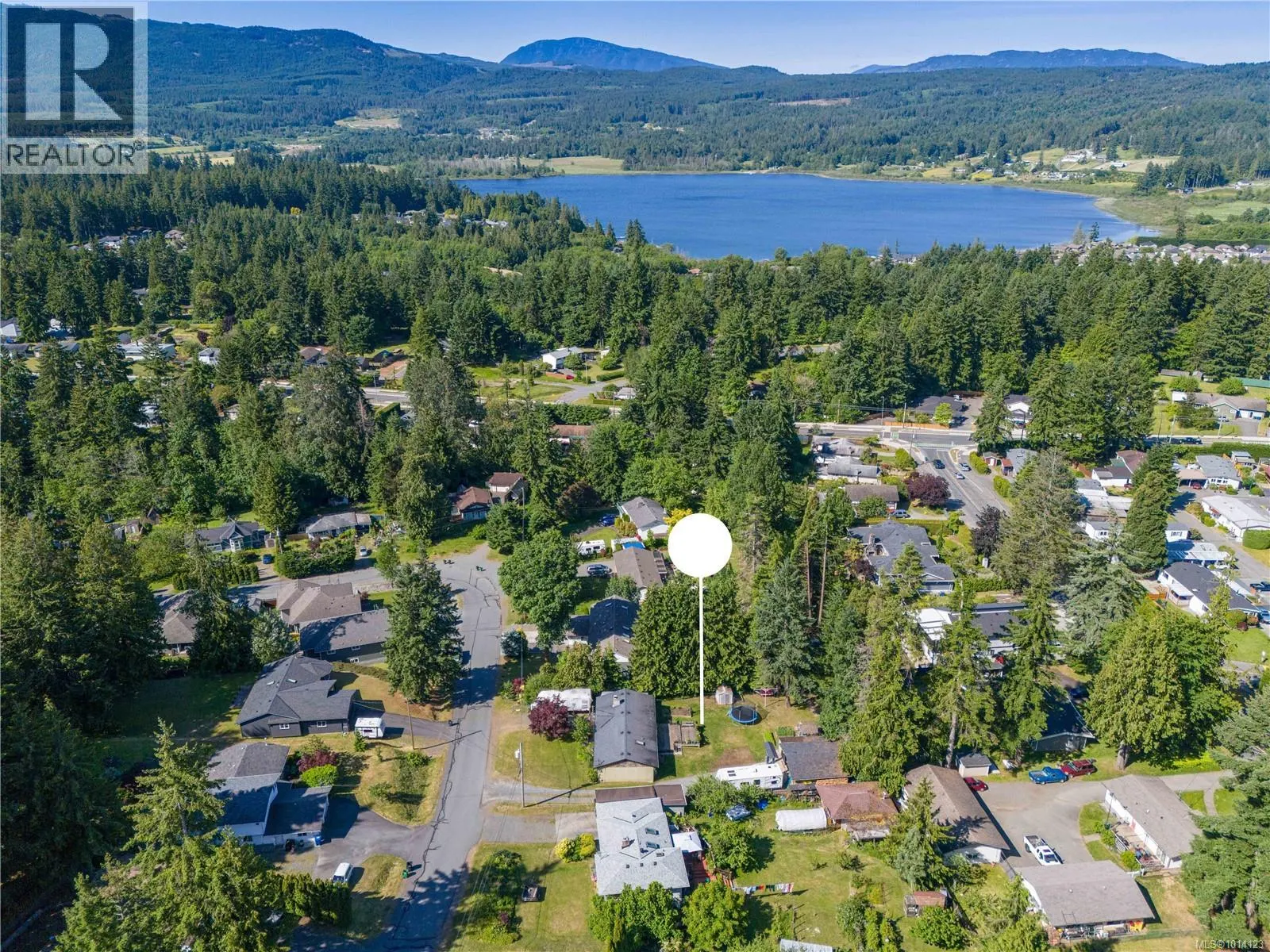5733 Amsterdam Cres