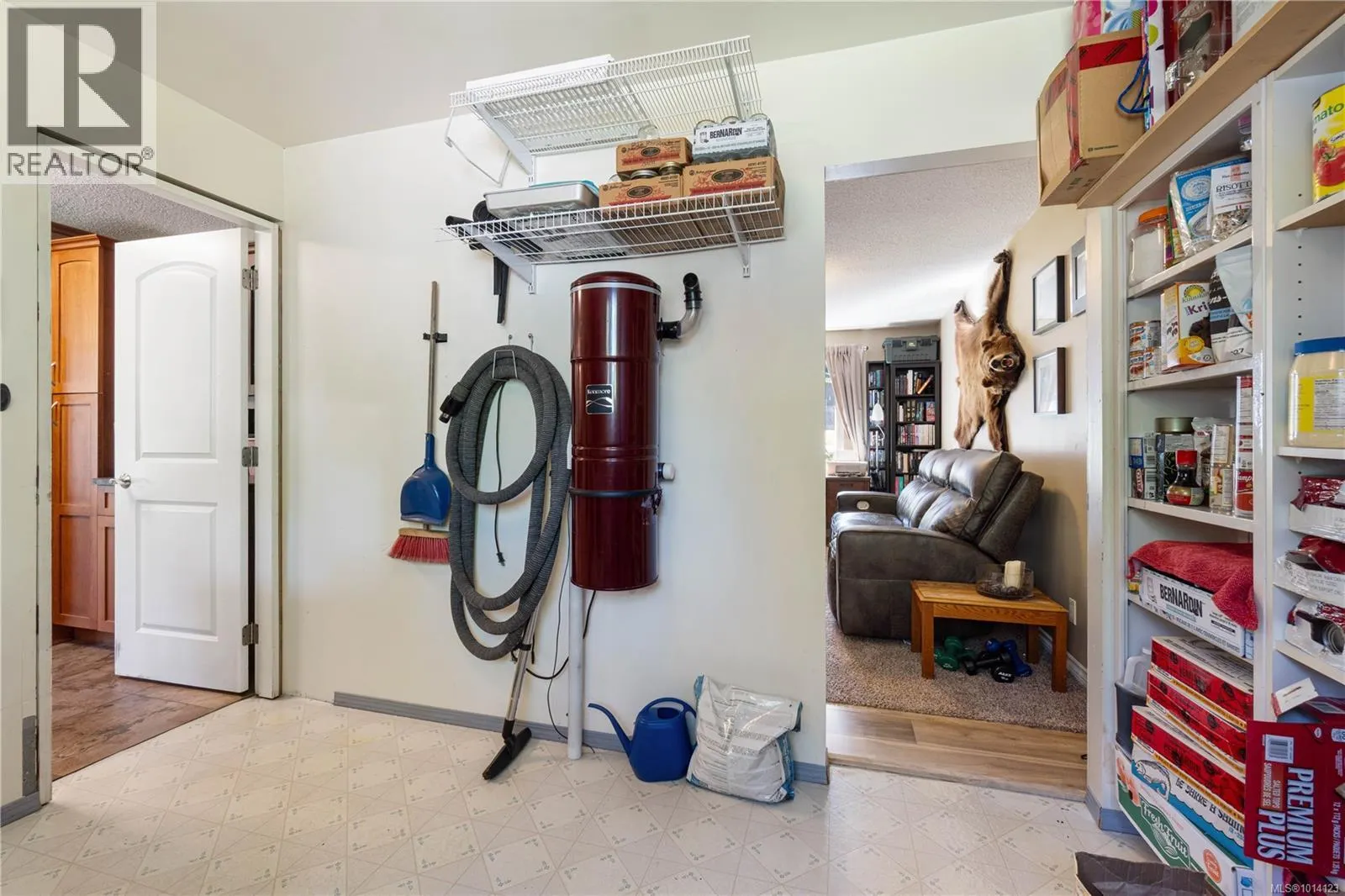 5733 Amsterdam Cres