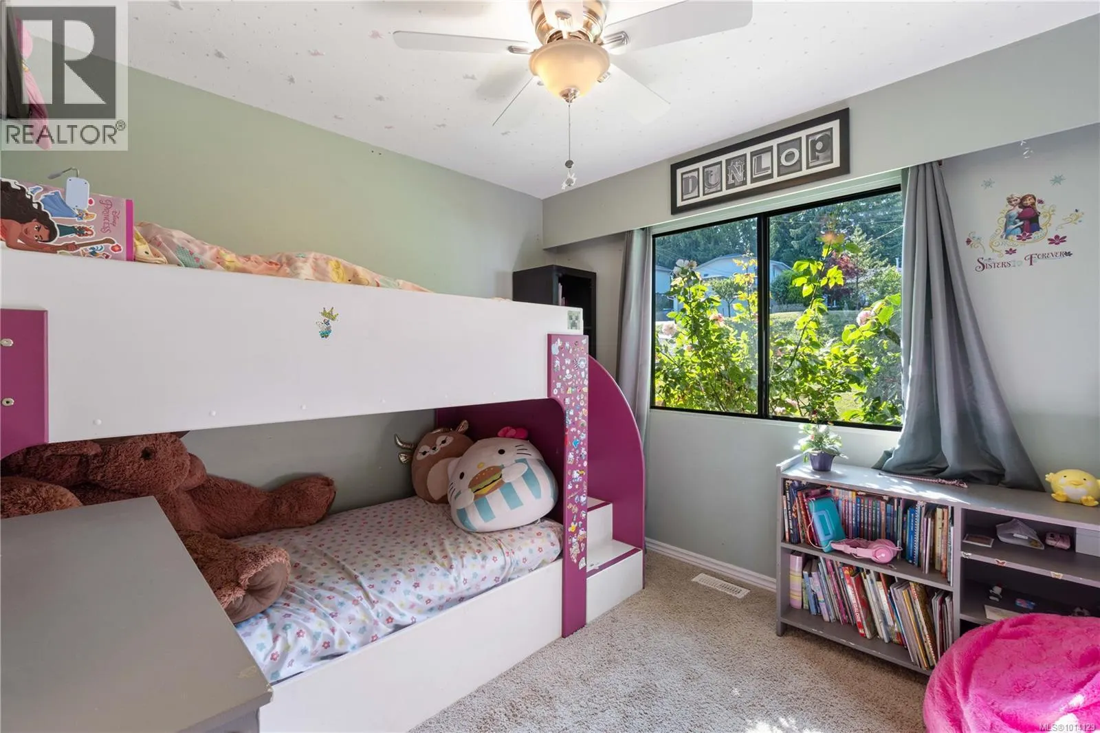 5733 Amsterdam Cres