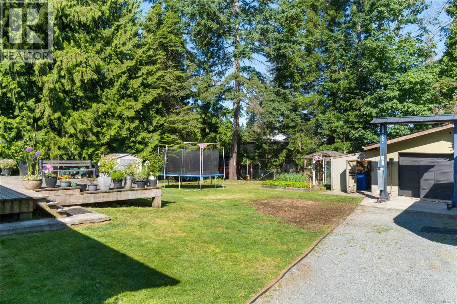 5733 Amsterdam Cres