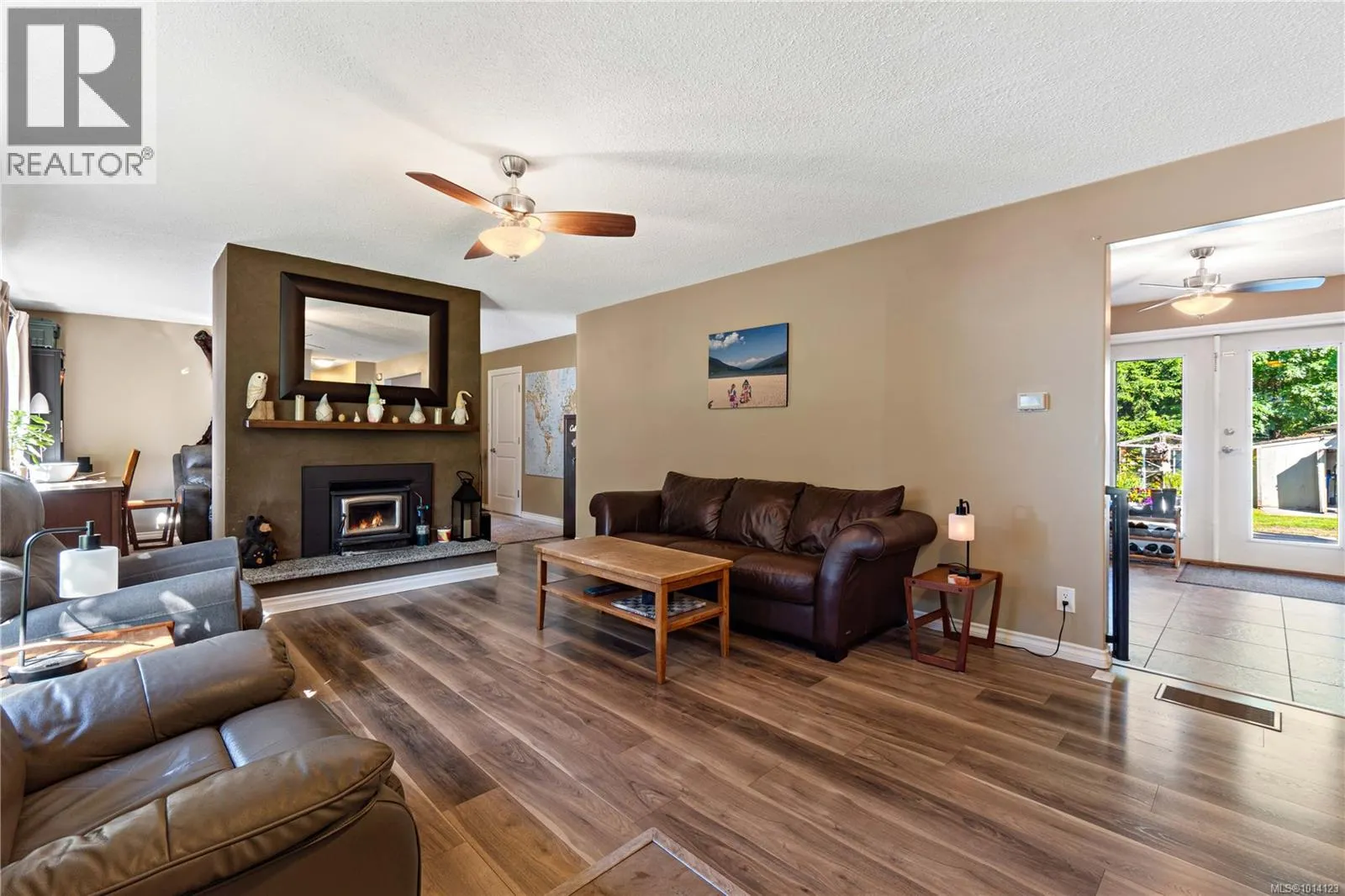 5733 Amsterdam Cres