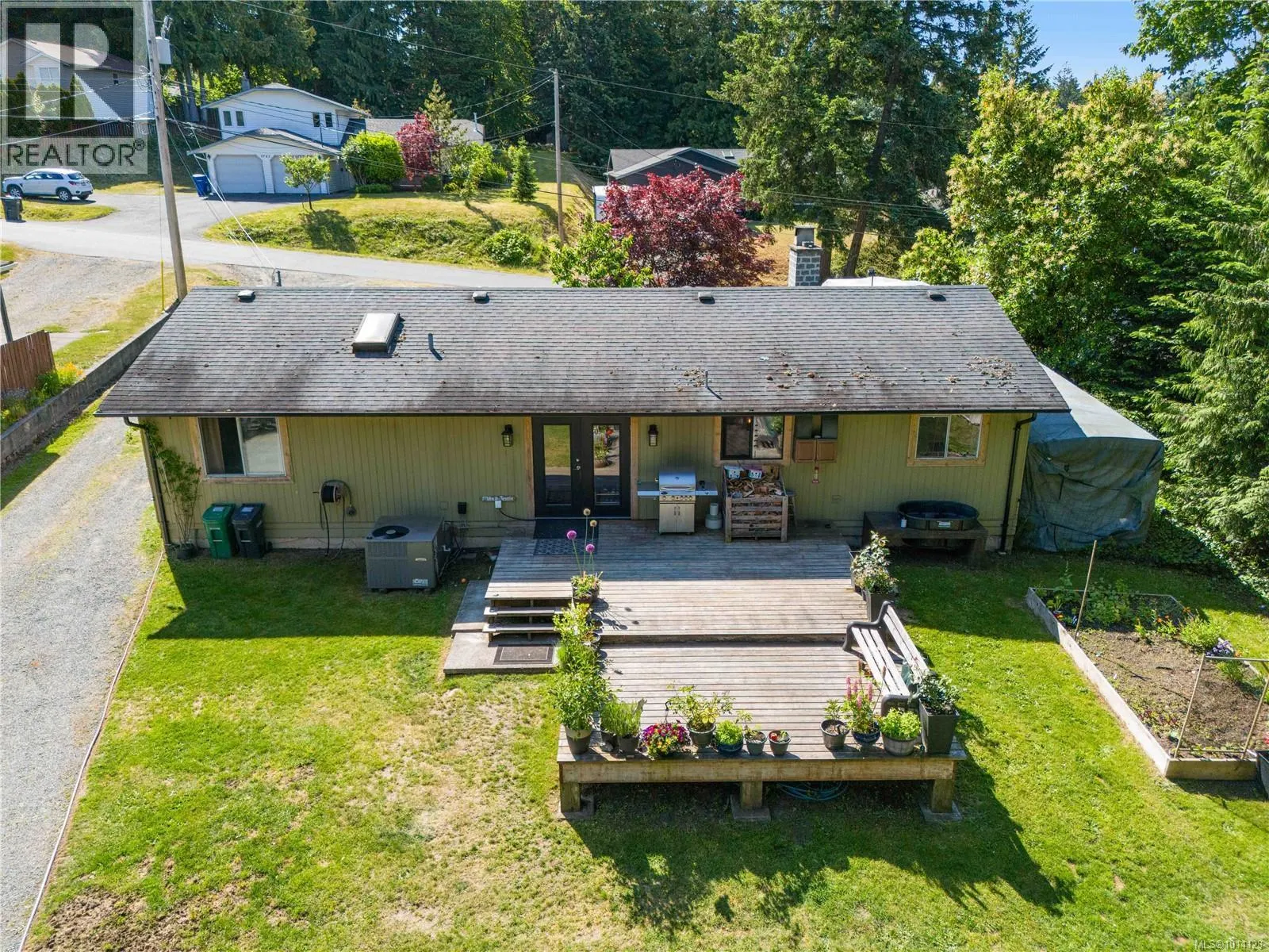 5733 Amsterdam Cres