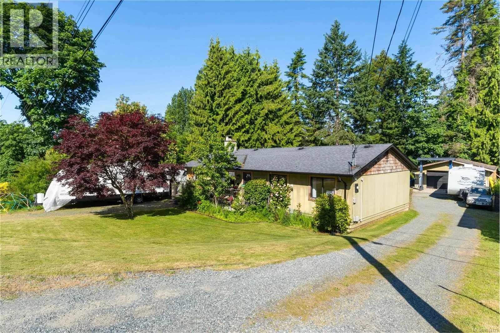 5733 Amsterdam Cres