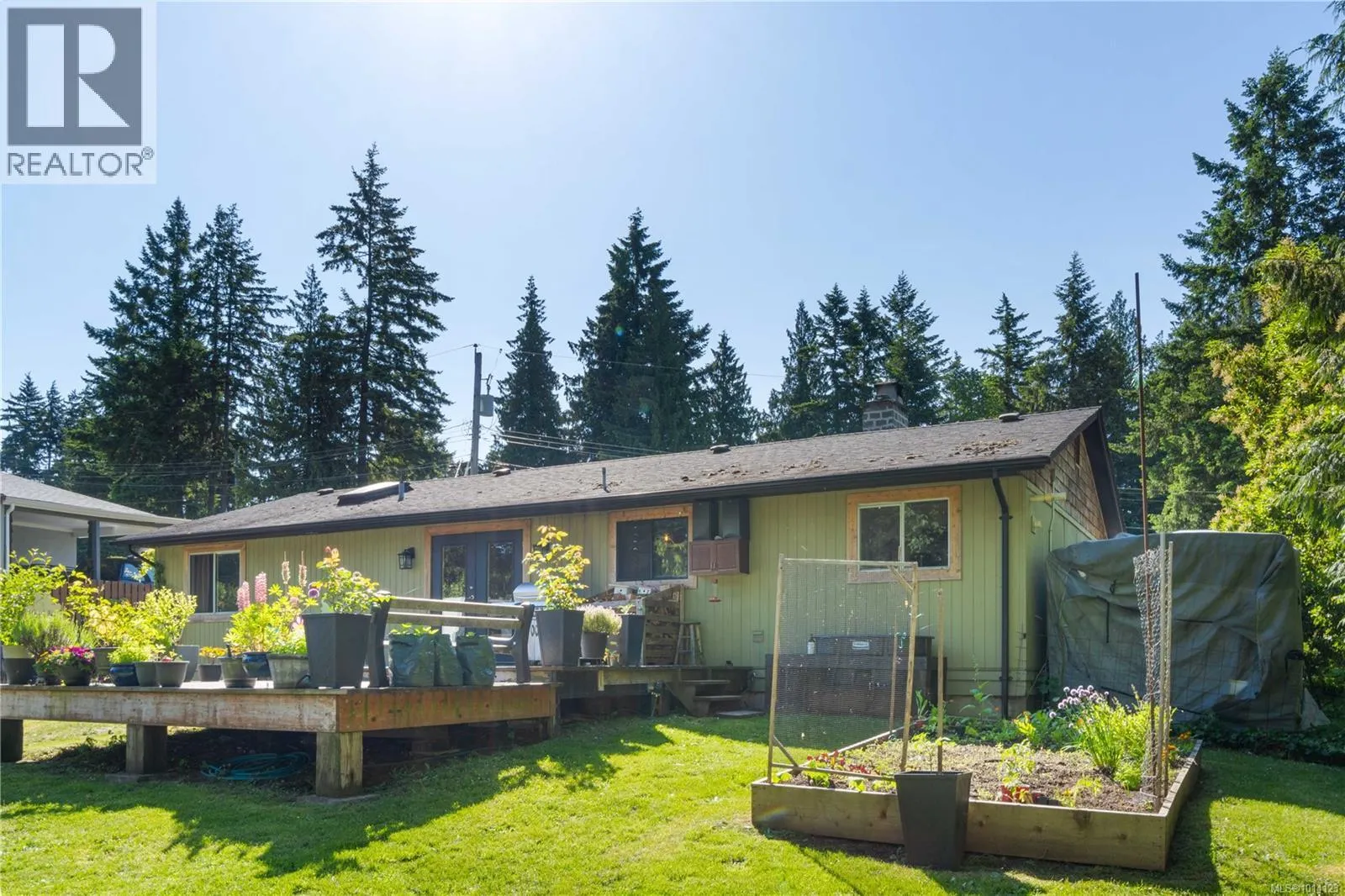 5733 Amsterdam Cres